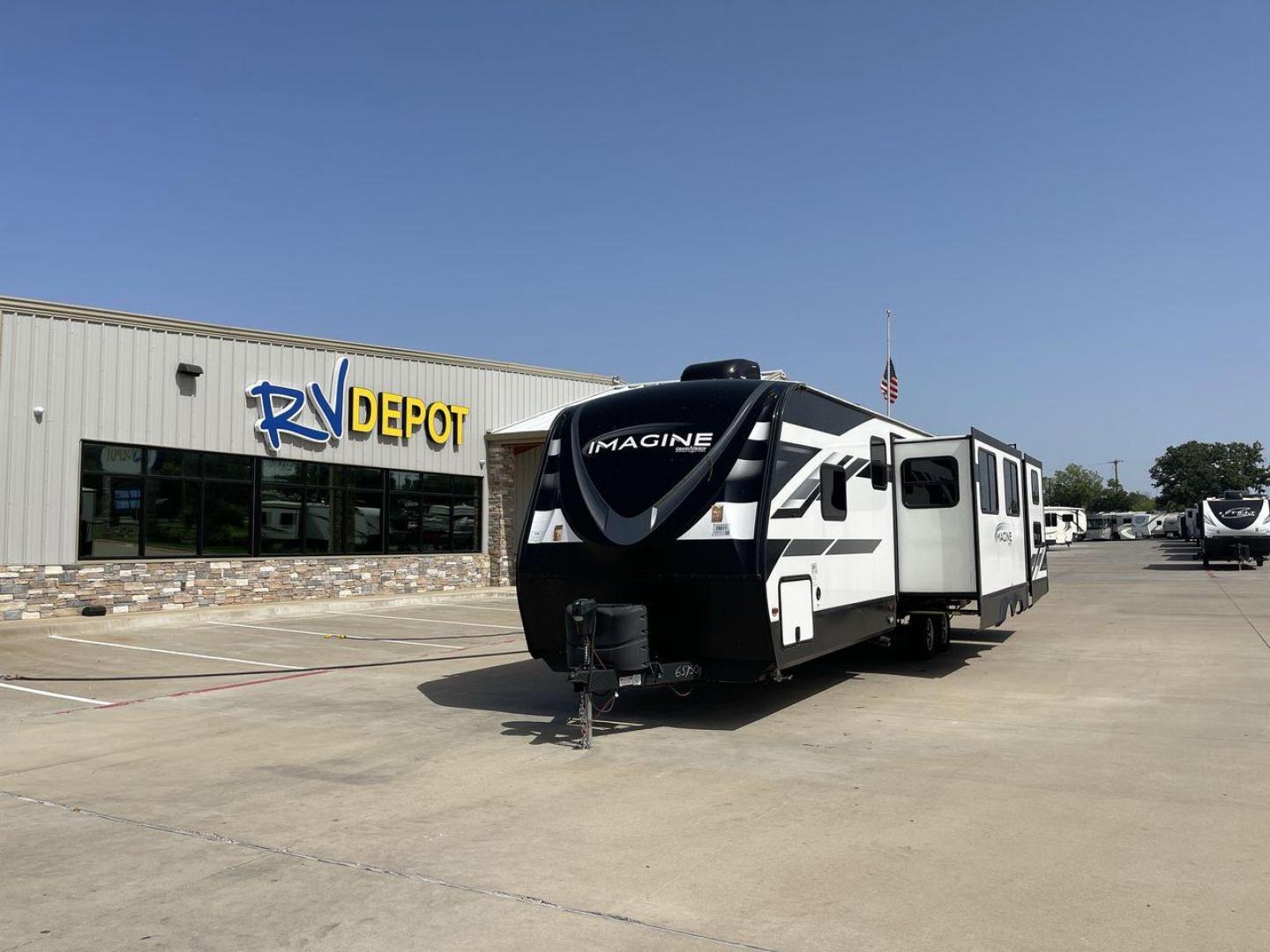 2022 GRAND DESIGN IMAGINE 3250BH (573TE372XN6) , Length: 36.92 ft. | Dry Weight: 8,496 lbs. | Gross Weight: 10,195 lbs. | Slides: 3 transmission, located at 4319 N Main St, Cleburne, TX, 76033, (817) 678-5133, 32.385960, -97.391212 - Photo#0