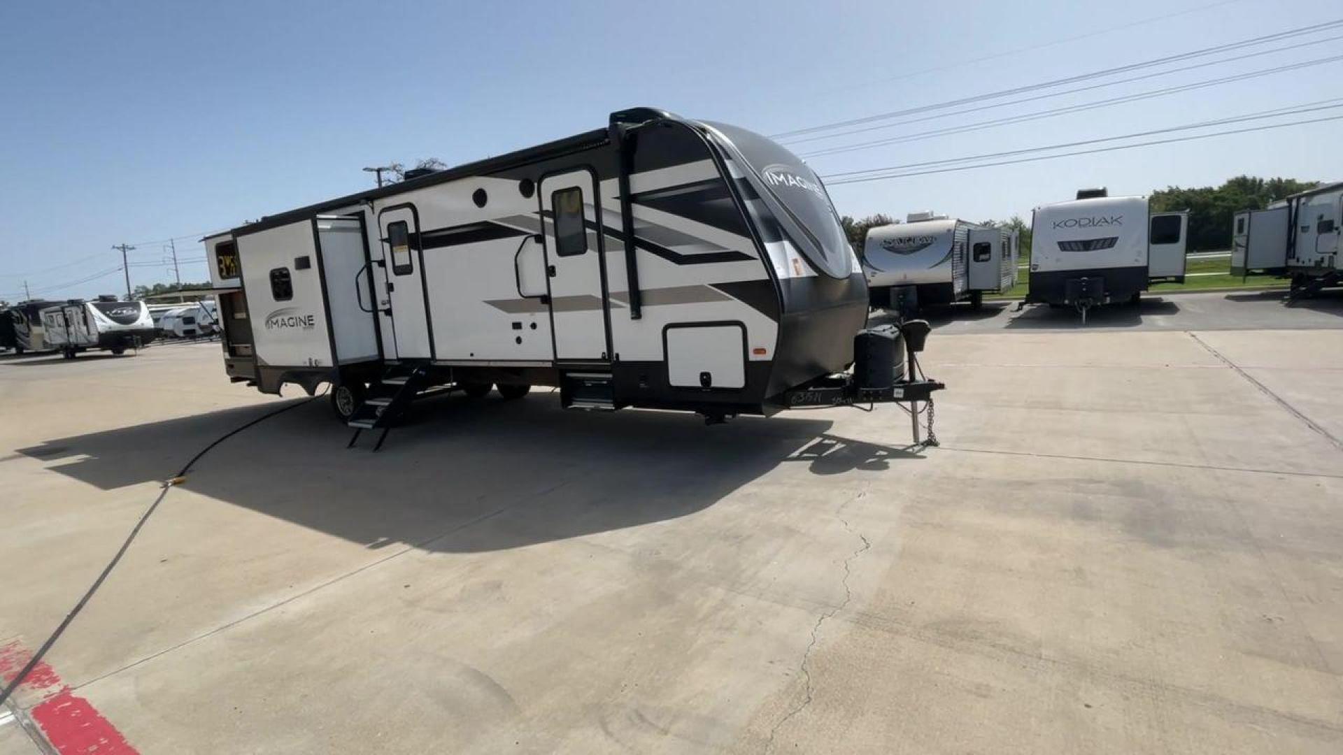 2022 GRAND DESIGN IMAGINE 3250BH (573TE372XN6) , Length: 36.92 ft. | Dry Weight: 8,496 lbs. | Gross Weight: 10,195 lbs. | Slides: 3 transmission, located at 4319 N Main St, Cleburne, TX, 76033, (817) 678-5133, 32.385960, -97.391212 - Photo#3