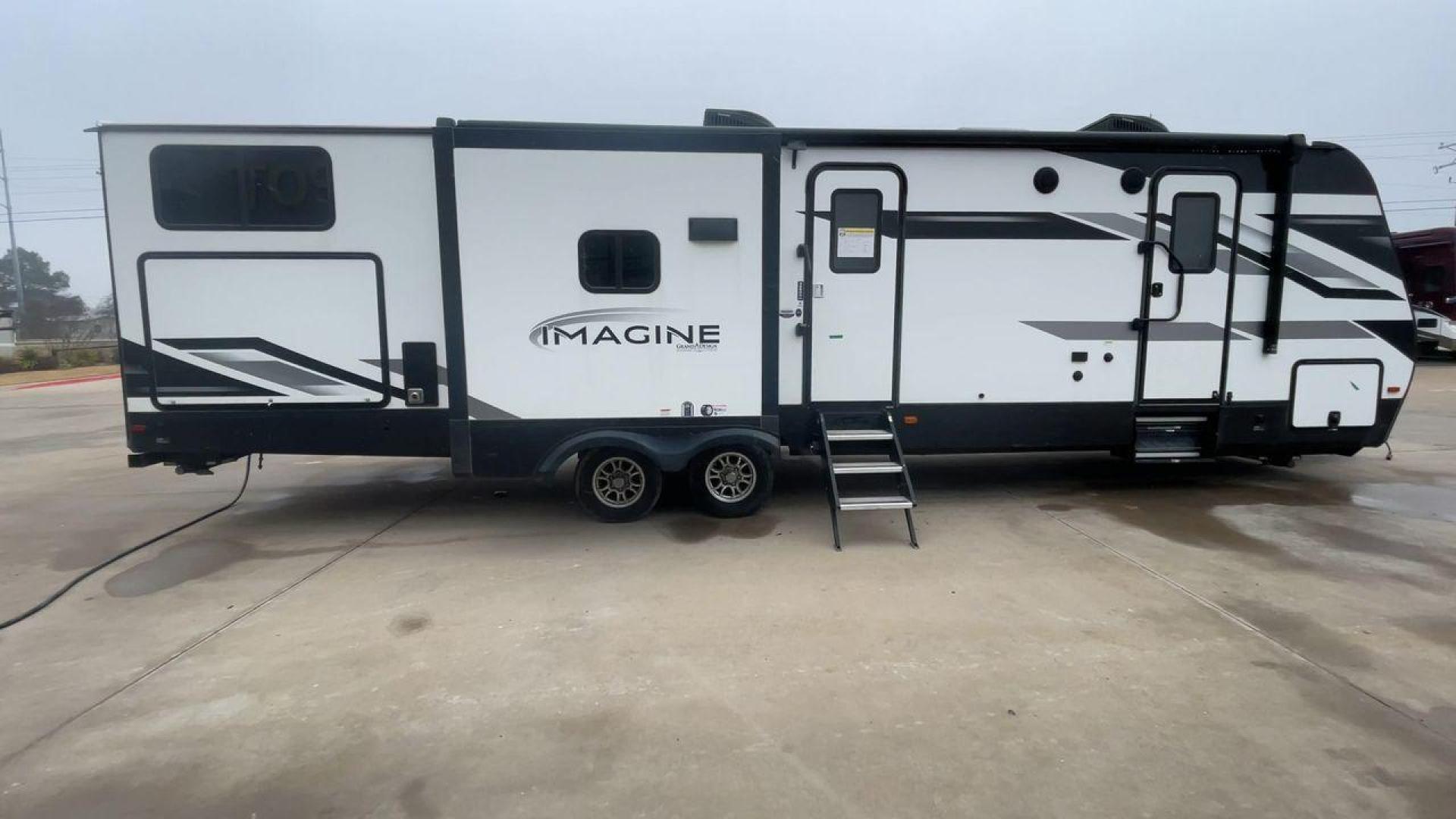 2022 GRAND DESIGN IMAGINE 3250BH (573TE372XN6) , Length: 36.92 ft. | Dry Weight: 8,496 lbs. | Gross Weight: 10,195 lbs. | Slides: 3 transmission, located at 4319 N Main St, Cleburne, TX, 76033, (817) 678-5133, 32.385960, -97.391212 - The 2022 Grand Design Imagine 3250BH is a spacious and well-designed travel trailer perfect for family adventures. With a length of 36.92 feet, it offers plenty of living space while maintaining a manageable dry weight of 8,496 lbs. and a gross weight of 10,195 lbs. This RV is equipped with three sl - Photo#2