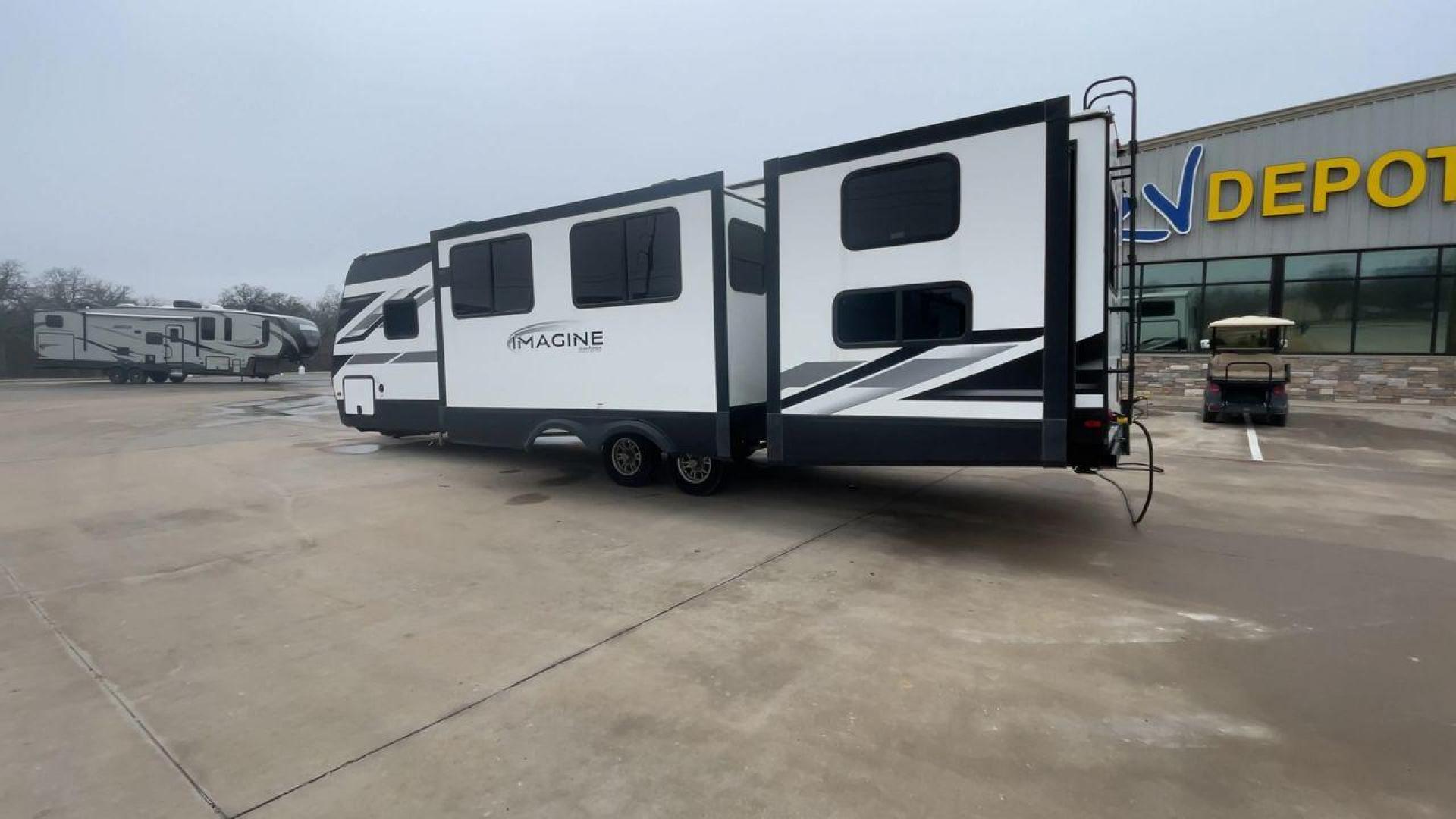 2022 GRAND DESIGN IMAGINE 3250BH (573TE372XN6) , Length: 36.92 ft. | Dry Weight: 8,496 lbs. | Gross Weight: 10,195 lbs. | Slides: 3 transmission, located at 4319 N Main St, Cleburne, TX, 76033, (817) 678-5133, 32.385960, -97.391212 - The 2022 Grand Design Imagine 3250BH is a spacious and well-designed travel trailer perfect for family adventures. With a length of 36.92 feet, it offers plenty of living space while maintaining a manageable dry weight of 8,496 lbs. and a gross weight of 10,195 lbs. This RV is equipped with three sl - Photo#7