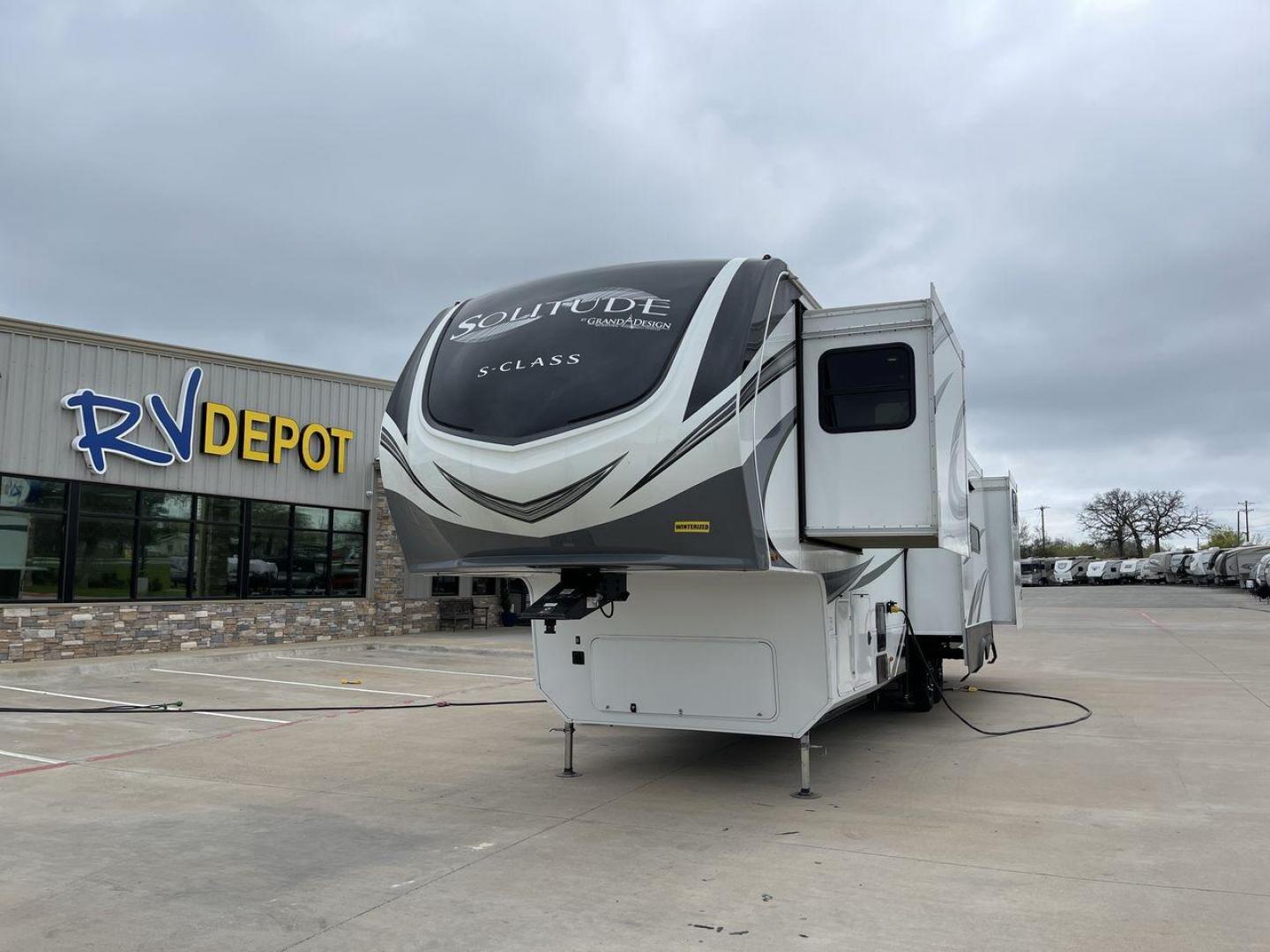 2022 GRAND DESIGN SOLITUDE 3740BH (573FS4225NA) , located at 4319 N Main St, Cleburne, TX, 76033, (817) 678-5133, 32.385960, -97.391212 - Photo#0