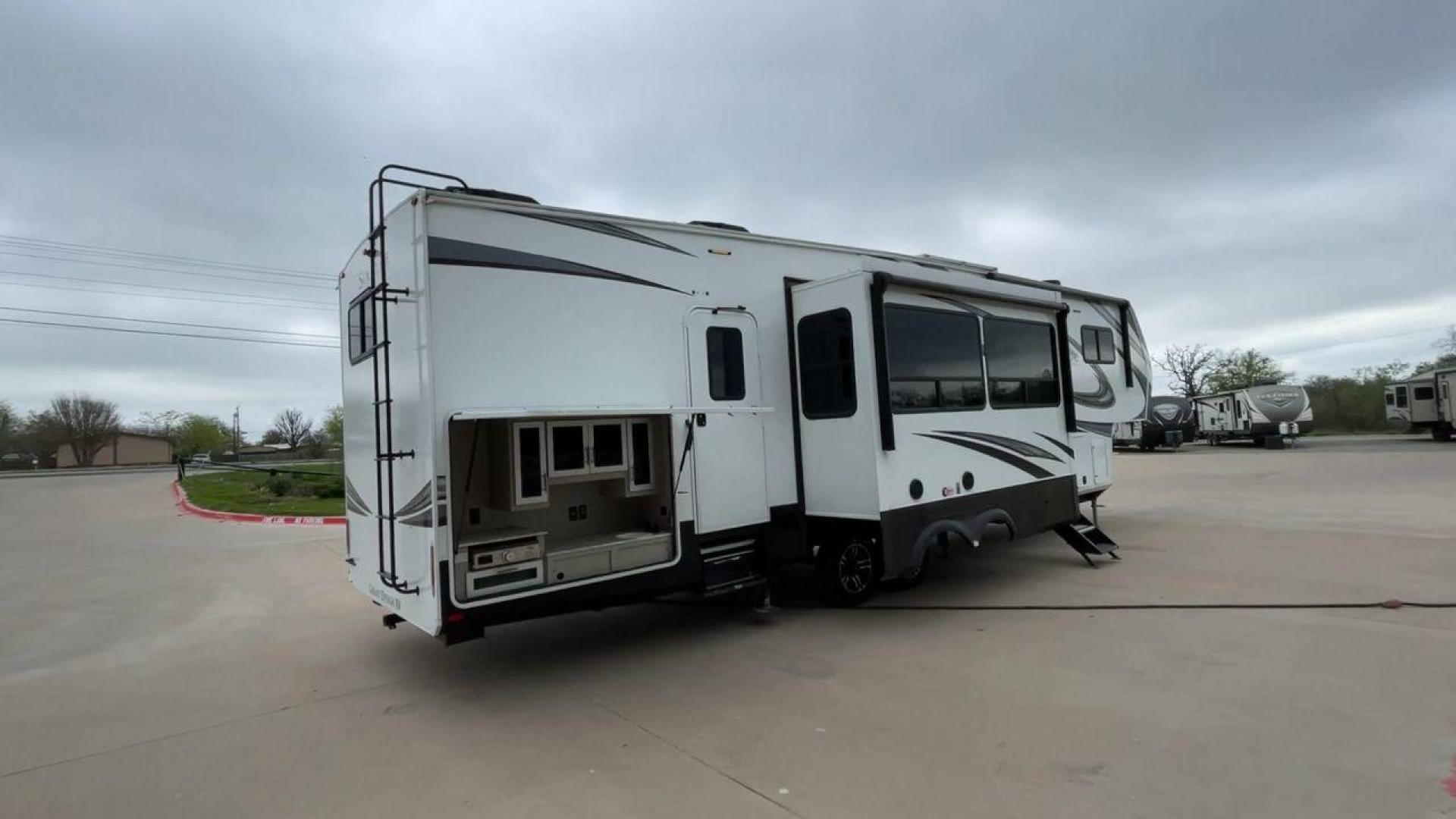 2022 GRAND DESIGN SOLITUDE 3740BH (573FS4225NA) , located at 4319 N Main St, Cleburne, TX, 76033, (817) 678-5133, 32.385960, -97.391212 - Photo#1