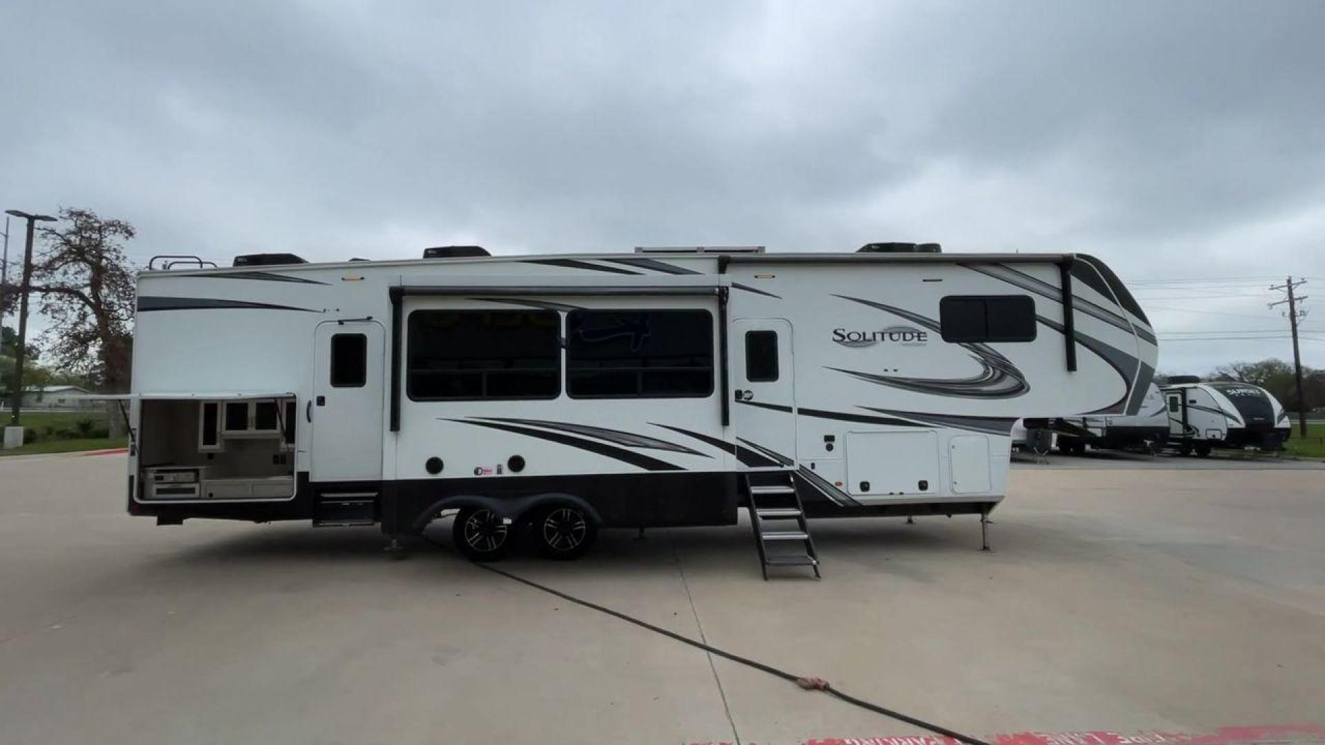 2022 GRAND DESIGN SOLITUDE 3740BH (573FS4225NA) , located at 4319 N Main St, Cleburne, TX, 76033, (817) 678-5133, 32.385960, -97.391212 - Photo#2