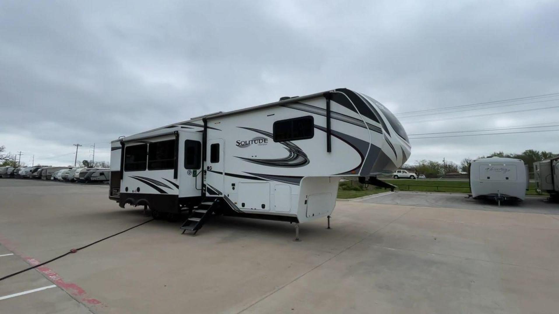 2022 GRAND DESIGN SOLITUDE 3740BH (573FS4225NA) , located at 4319 N Main St, Cleburne, TX, 76033, (817) 678-5133, 32.385960, -97.391212 - Photo#3