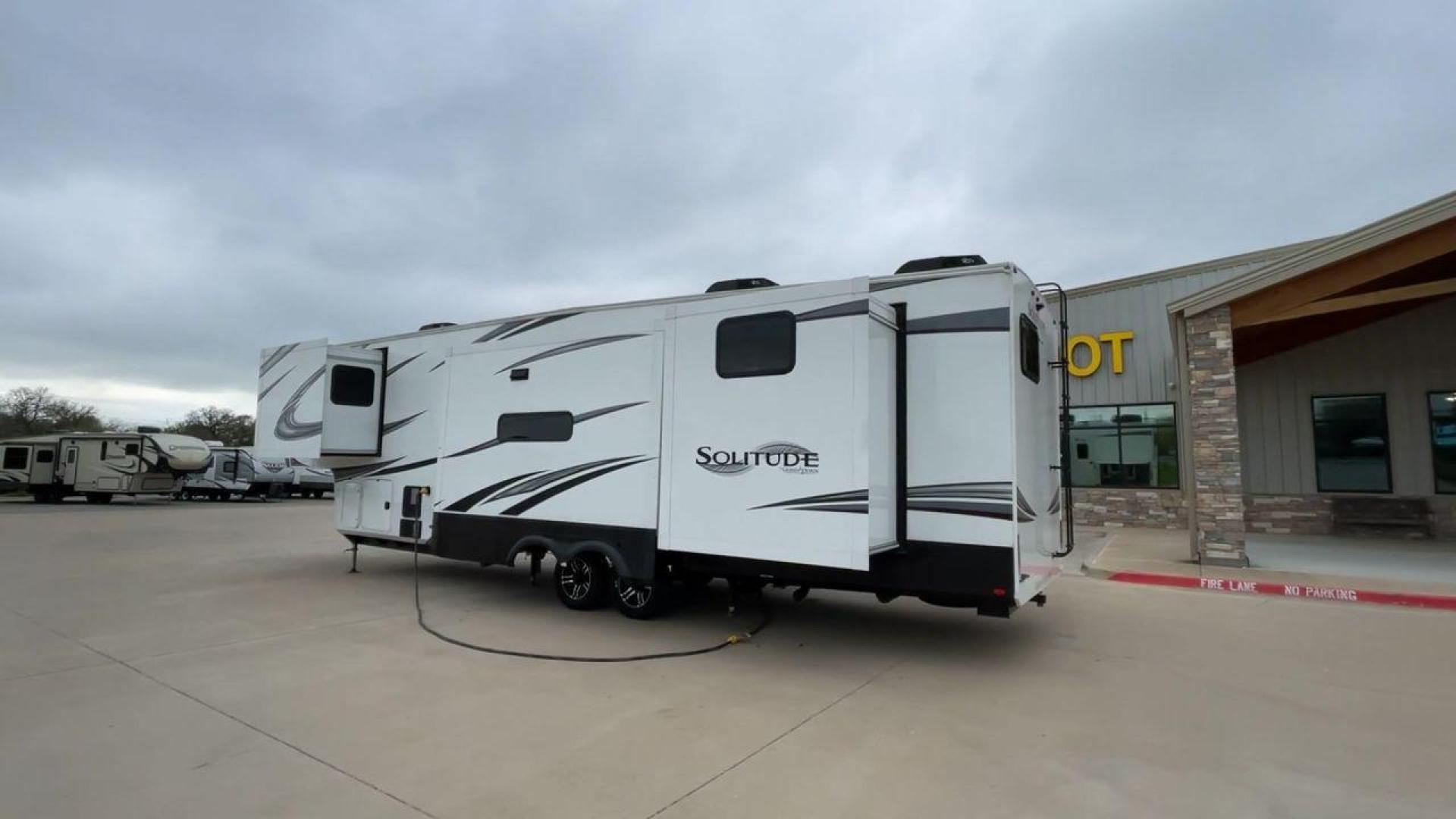 2022 GRAND DESIGN SOLITUDE 3740BH (573FS4225NA) , located at 4319 N Main St, Cleburne, TX, 76033, (817) 678-5133, 32.385960, -97.391212 - Photo#7