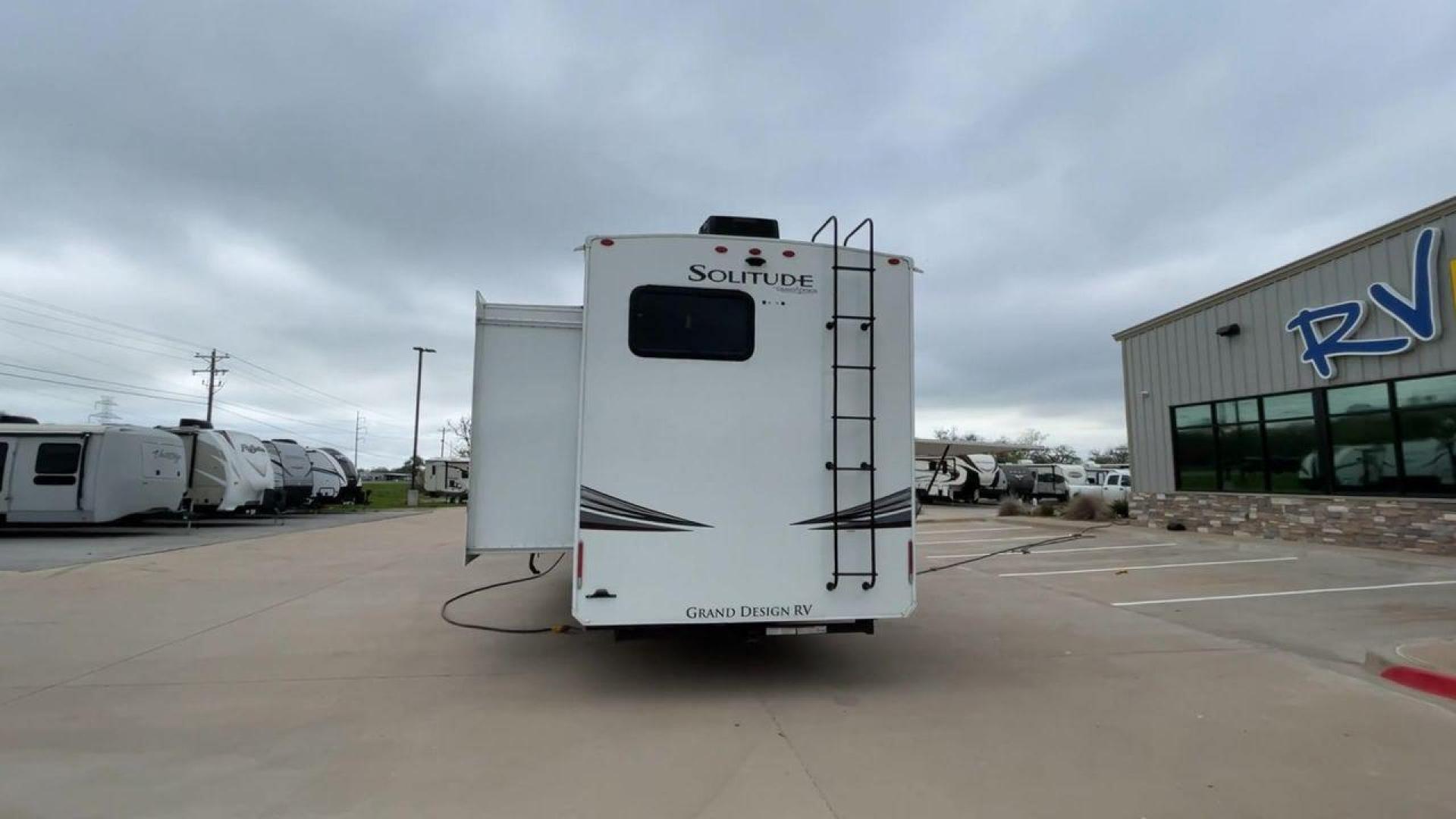 2022 GRAND DESIGN SOLITUDE 3740BH (573FS4225NA) , located at 4319 N Main St, Cleburne, TX, 76033, (817) 678-5133, 32.385960, -97.391212 - Photo#8