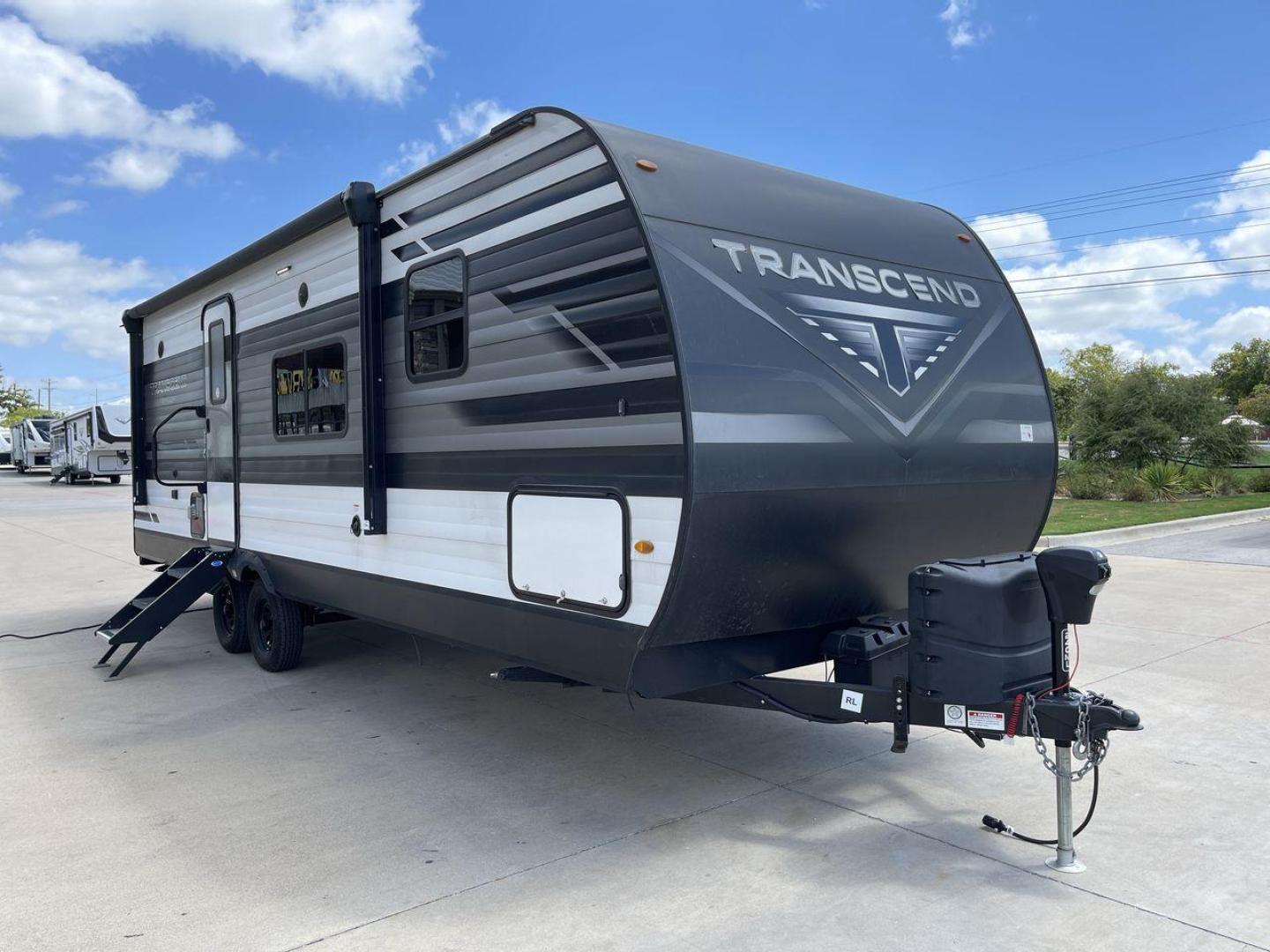 2022 GRAND DESIGN TRANSCEND 240ML (573TT3022N8) , located at 4319 N Main St, Cleburne, TX, 76033, (817) 678-5133, 32.385960, -97.391212 - Photo#23