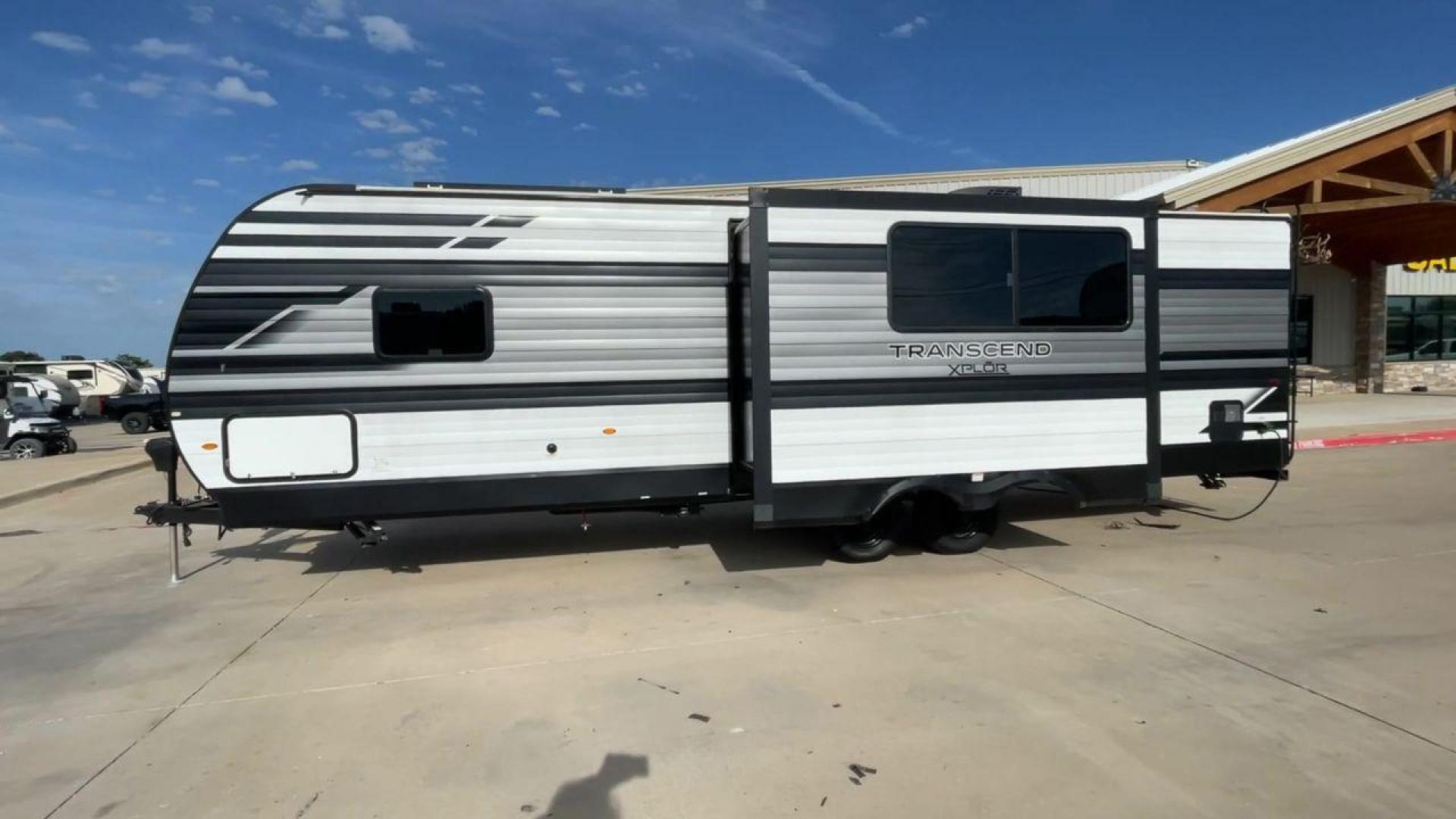 2022 GRAND DESIGN TRANSCEND 265BH (573TT3326N8) , Length: 32.75 ft. | Dry Weight: 6,327 lbs. | Gross Weight: 7,995 lbs. | Slides: 1 transmission, located at 4319 N Main St, Cleburne, TX, 76033, (817) 678-5133, 32.385960, -97.391212 - Photo#6