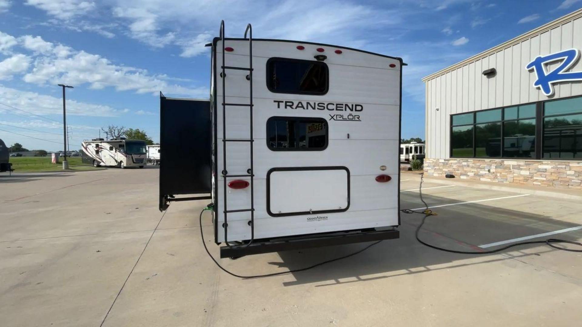 2022 GRAND DESIGN TRANSCEND 265BH (573TT3326N8) , Length: 32.75 ft. | Dry Weight: 6,327 lbs. | Gross Weight: 7,995 lbs. | Slides: 1 transmission, located at 4319 N Main St, Cleburne, TX, 76033, (817) 678-5133, 32.385960, -97.391212 - Photo#8