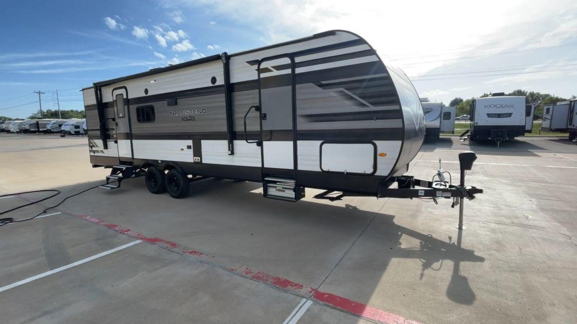 2022 GRAND DESIGN TRANSCEND 265BH (573TT3326N8) , Length: 32.75 ft. | Dry Weight: 6,327 lbs. | Gross Weight: 7,995 lbs. | Slides: 1 transmission, located at 4319 N Main St, Cleburne, TX, 76033, (817) 678-5133, 32.385960, -97.391212 - Photo#3