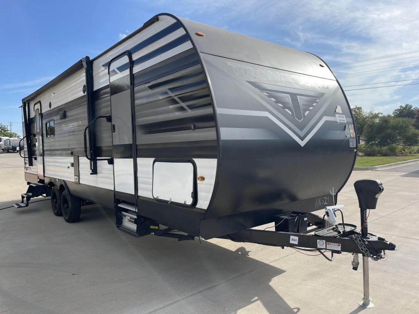 2022 GRAND DESIGN TRANSCEND 265BH (573TT3326N8) , Length: 32.75 ft. | Dry Weight: 6,327 lbs. | Gross Weight: 7,995 lbs. | Slides: 1 transmission, located at 4319 N Main St, Cleburne, TX, 76033, (817) 678-5133, 32.385960, -97.391212 - Photo#23