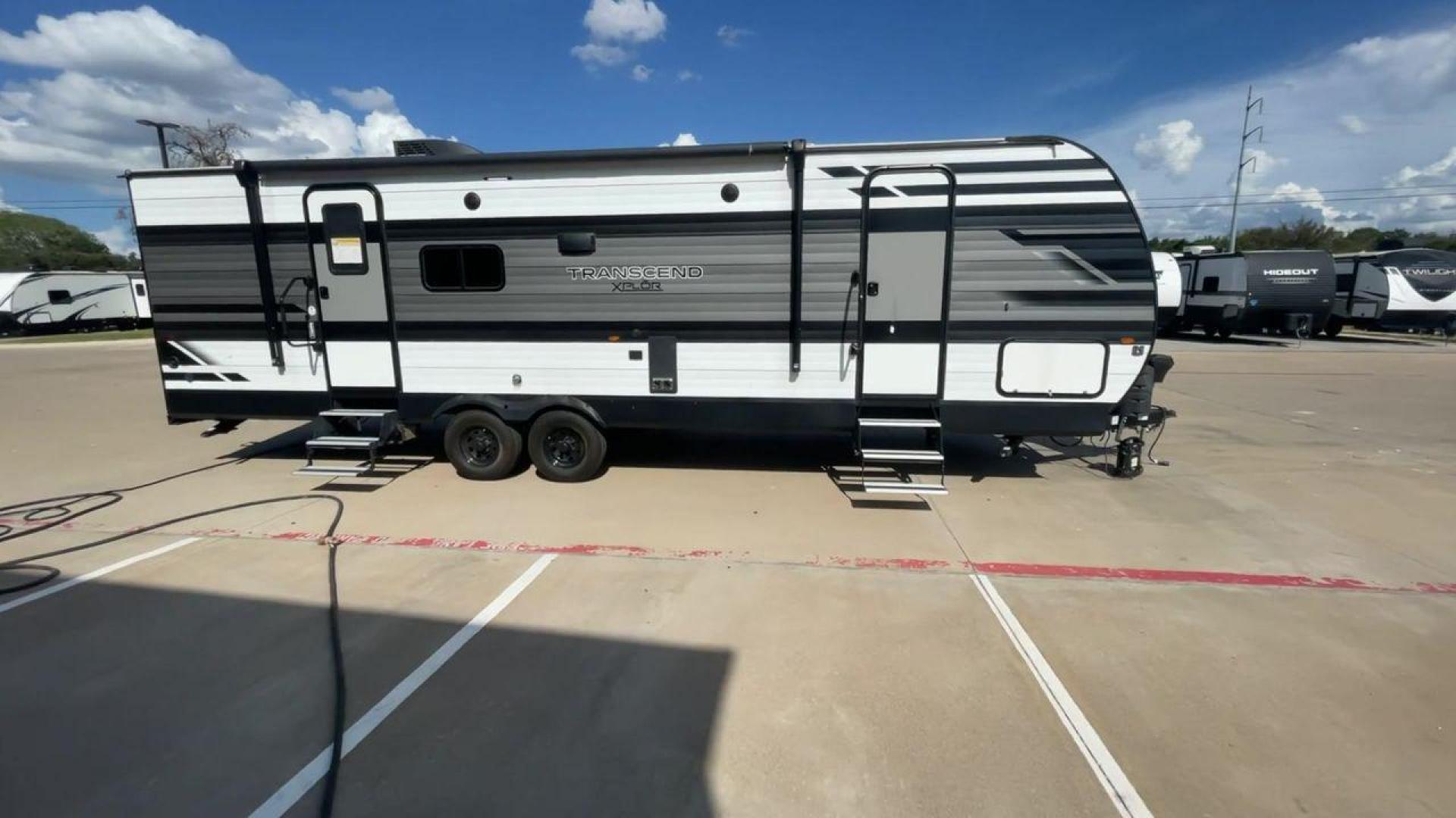 2022 GRAND DESIGN TRANSCEND 265BH (573TT3324ND) , Length: 32.75 ft. | Dry Weight: 6,327 lbs. | Gross Weight: 7,995 lbs. | Slides: 1 transmission, located at 4319 N Main St, Cleburne, TX, 76033, (817) 678-5133, 32.385960, -97.391212 - Photo#2