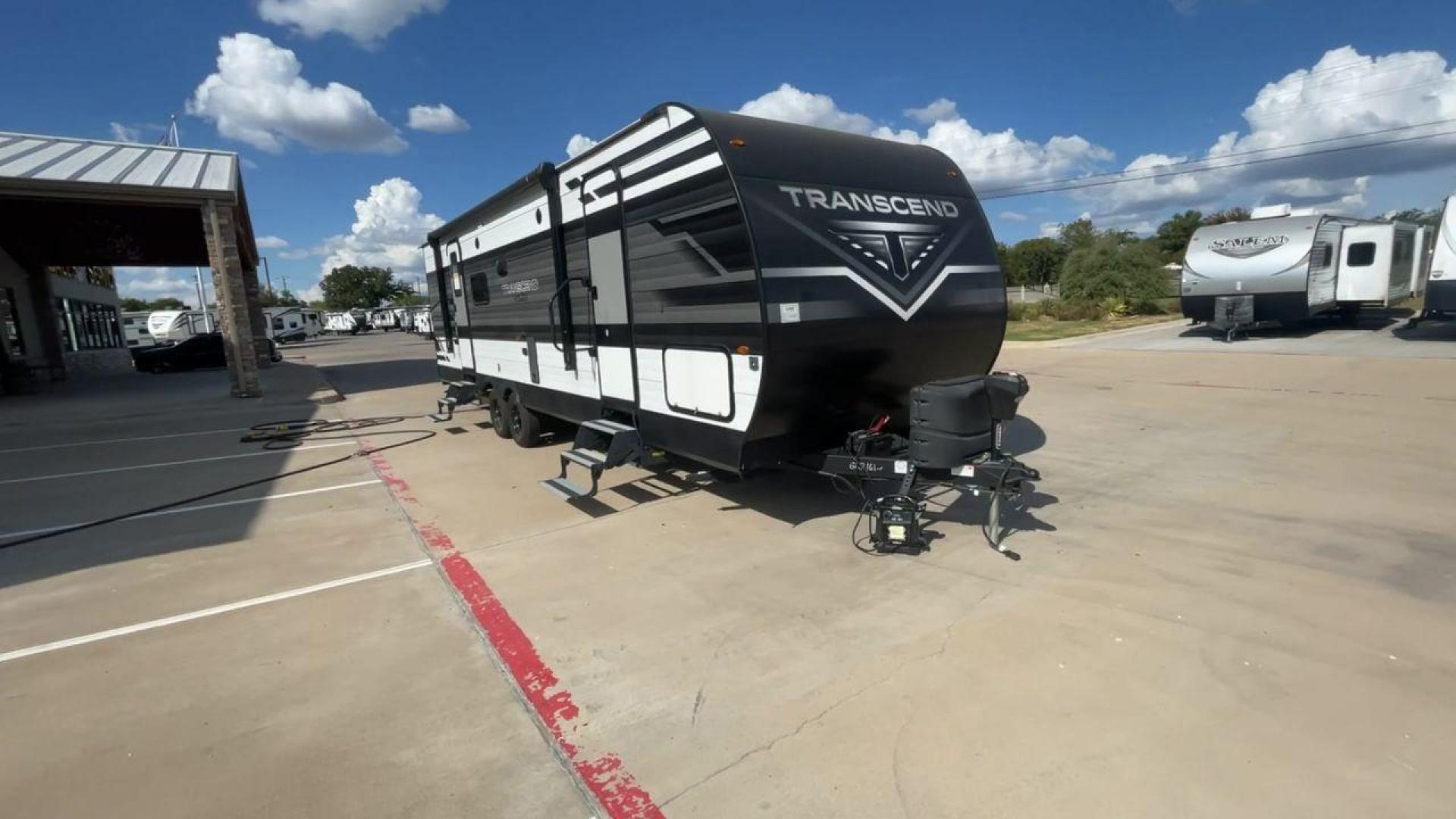 2022 GRAND DESIGN TRANSCEND 265BH (573TT3324ND) , Length: 32.75 ft. | Dry Weight: 6,327 lbs. | Gross Weight: 7,995 lbs. | Slides: 1 transmission, located at 4319 N Main St, Cleburne, TX, 76033, (817) 678-5133, 32.385960, -97.391212 - Photo#3