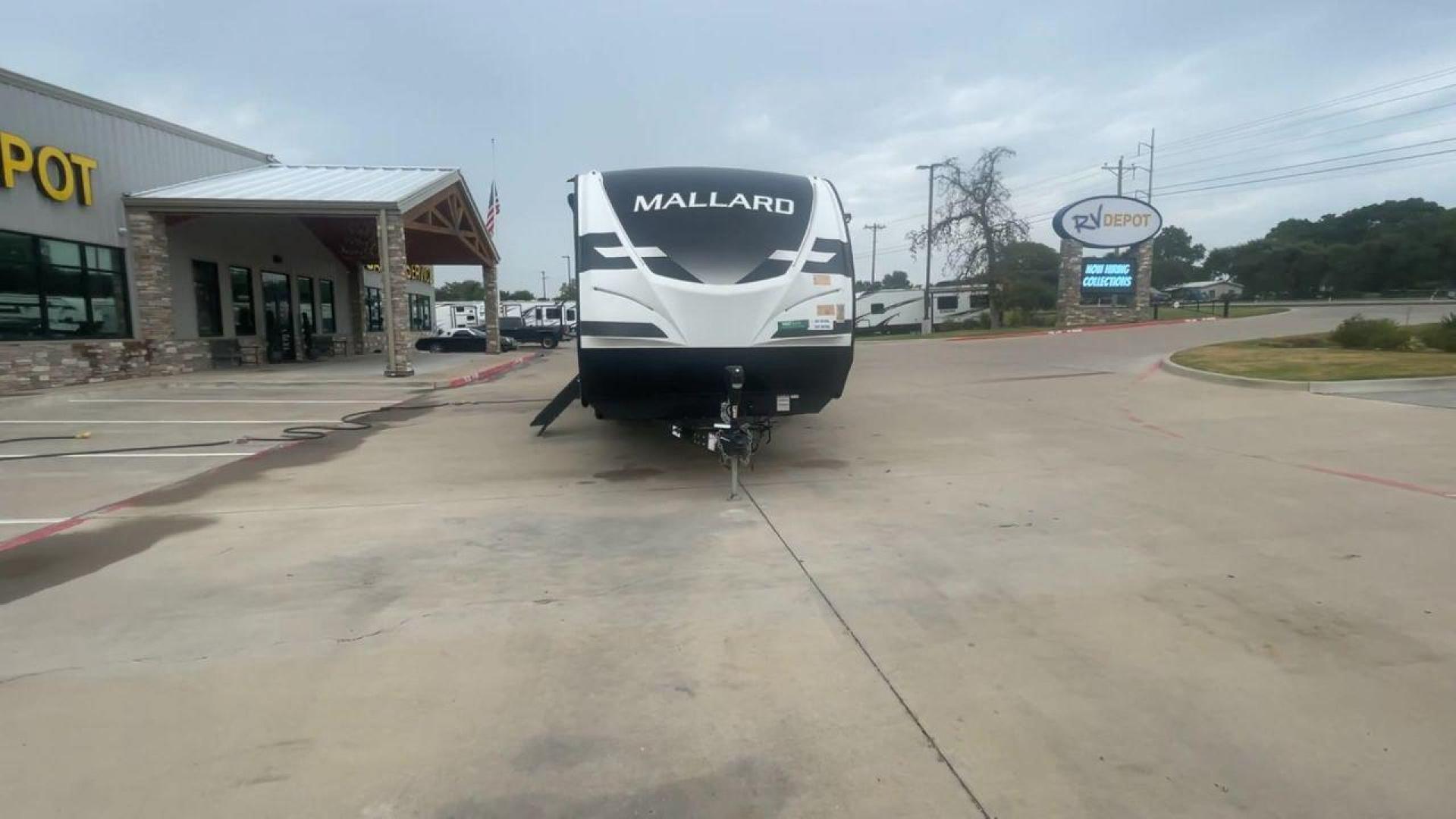 2022 HEARTLAND MALLARD M26 (5SFNB3227NE) , located at 4319 N Main St, Cleburne, TX, 76033, (817) 678-5133, 32.385960, -97.391212 - Photo#4