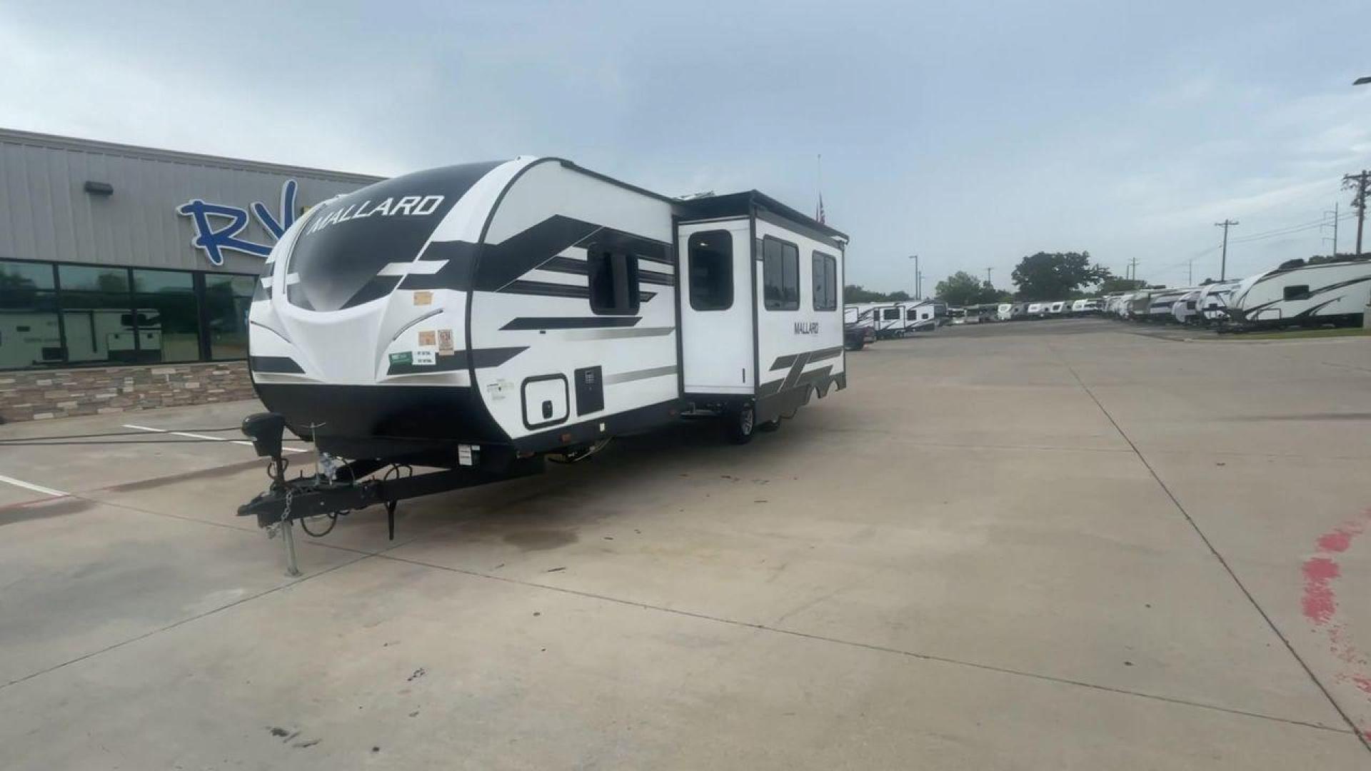 2022 HEARTLAND MALLARD M26 (5SFNB3227NE) , located at 4319 N Main St, Cleburne, TX, 76033, (817) 678-5133, 32.385960, -97.391212 - Photo#5