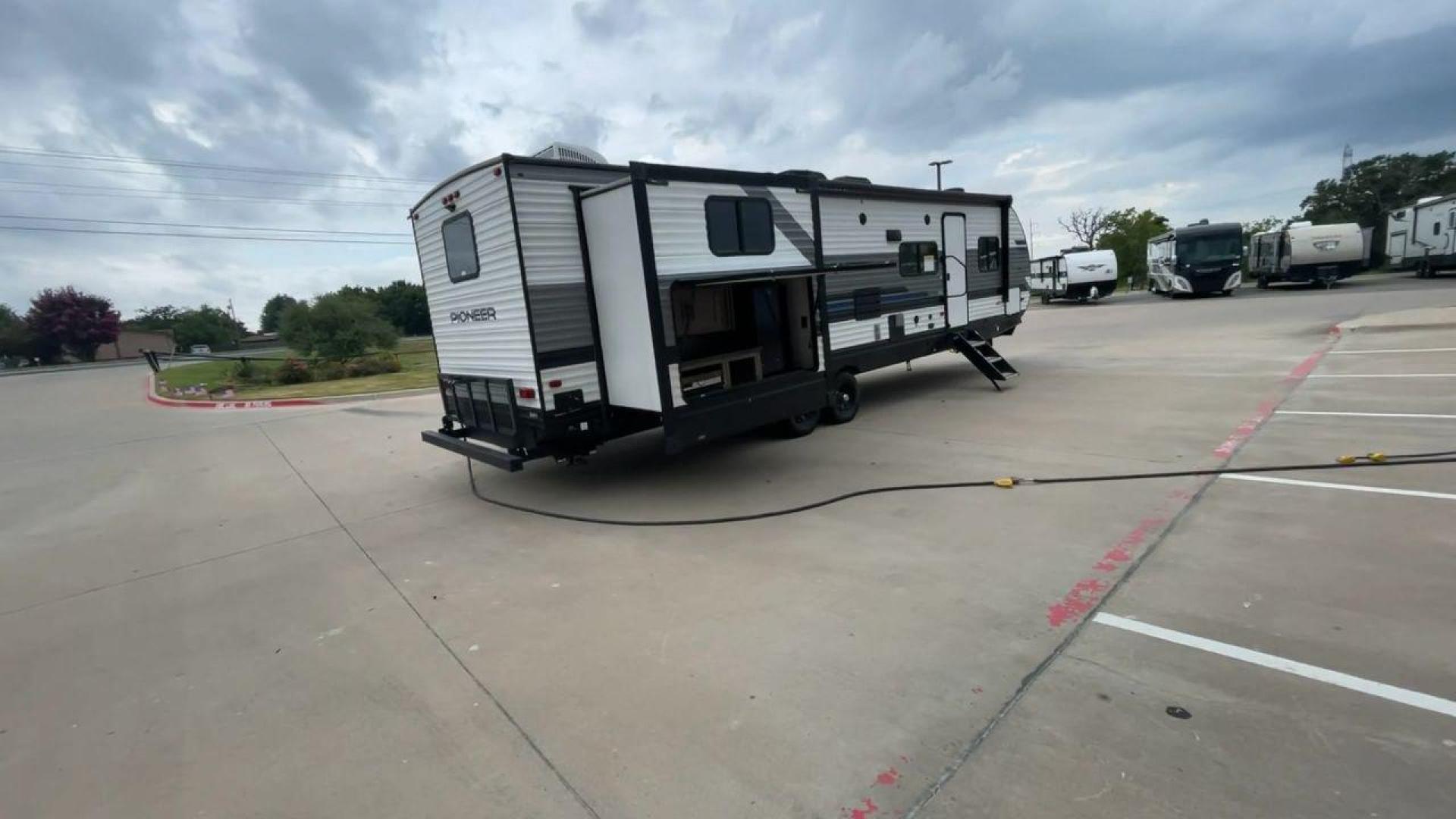 2022 HEARTLAND PIONEER BH335 (5SFPB3725NE) , located at 4319 N Main St, Cleburne, TX, 76033, (817) 678-5133, 32.385960, -97.391212 - Photo#1