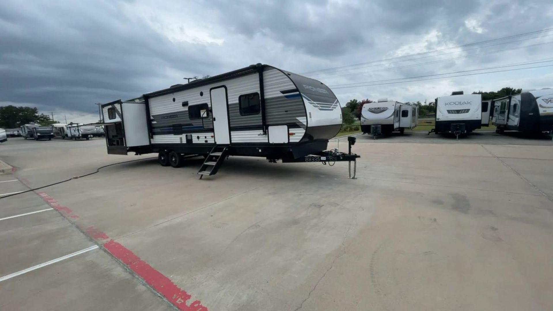 2022 HEARTLAND PIONEER BH335 (5SFPB3725NE) , located at 4319 N Main St, Cleburne, TX, 76033, (817) 678-5133, 32.385960, -97.391212 - Photo#3