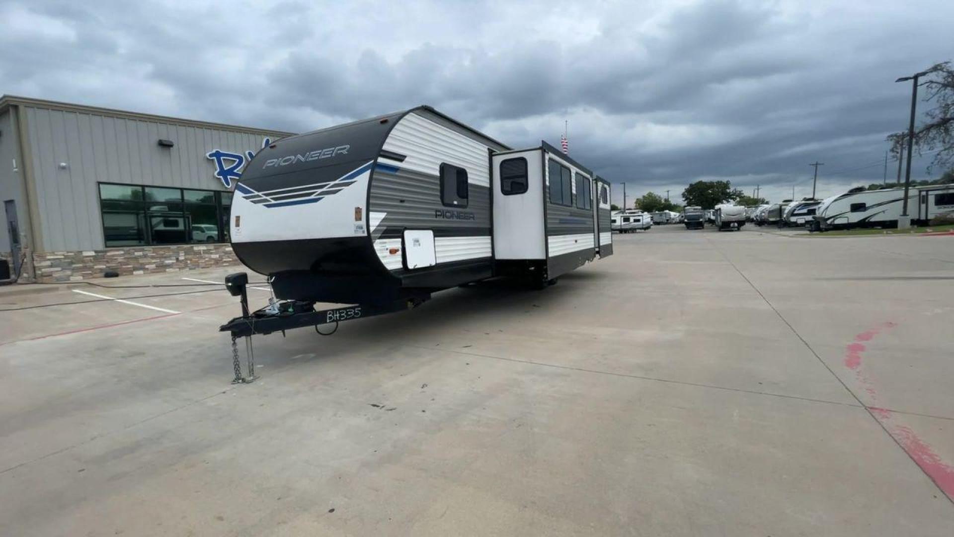 2022 HEARTLAND PIONEER BH335 (5SFPB3725NE) , located at 4319 N Main St, Cleburne, TX, 76033, (817) 678-5133, 32.385960, -97.391212 - Photo#5