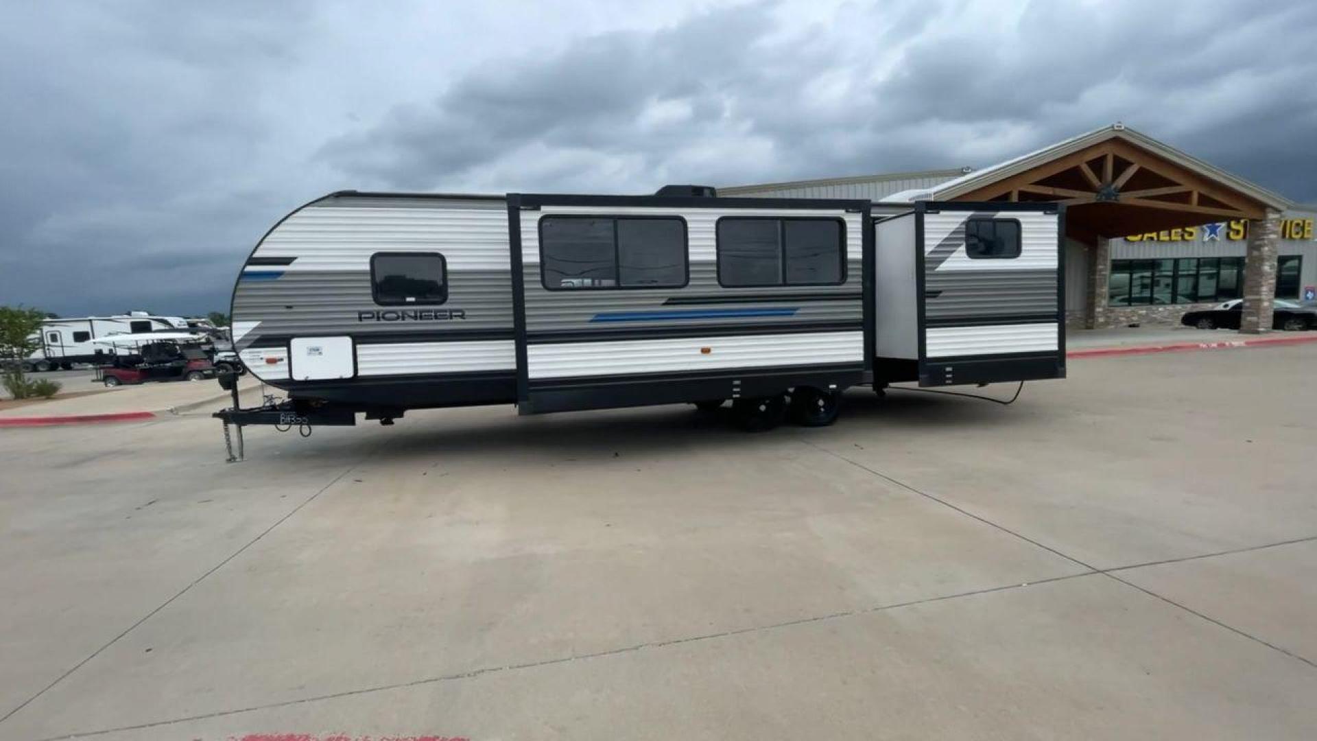 2022 HEARTLAND PIONEER BH335 (5SFPB3725NE) , located at 4319 N Main St, Cleburne, TX, 76033, (817) 678-5133, 32.385960, -97.391212 - Photo#6