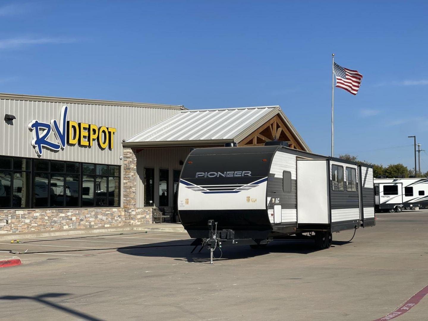 2022 HEARTLAND PIONEER DS320 (5SFPB3725NE) , Length: 37.36 ft. | Dry Weight: 7,696 lbs. | Gross Weight: 9,000 lbs. | Slides: 2 transmission, located at 4319 N Main St, Cleburne, TX, 76033, (817) 678-5133, 32.385960, -97.391212 - Photo#0