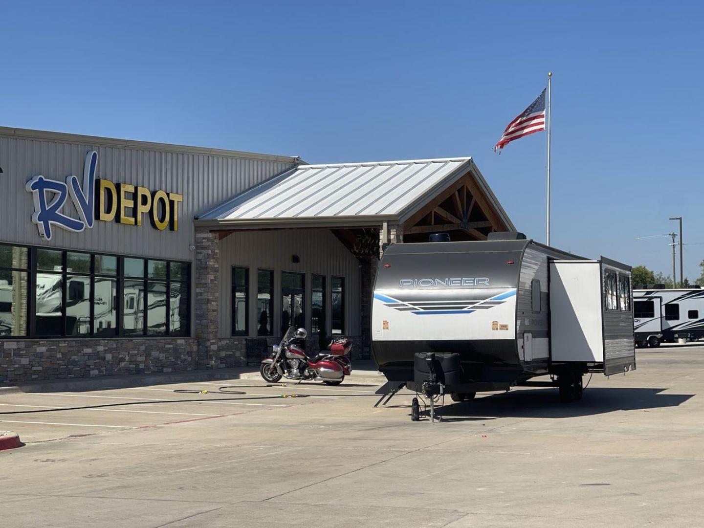 2022 HEARTLAND PIONEER QB300 (5SFPB3521NE) , Length: 35 ft. | Dry Weight: 6,896 lbs. | Gross Weight: 9,000 lbs. | Slides: 1 transmission, located at 4319 N Main St, Cleburne, TX, 76033, (817) 678-5133, 32.385960, -97.391212 - The 2022 Heartland Pioneer QB300 is a spacious and well-equipped travel trailer, perfect for family adventures. With a length of 35 feet, this model provides ample living space while maintaining a dry weight of 6,896 lbs. and a gross weight of 9,000 lbs. It includes 1 slide-out, optimizing interior - Photo#0