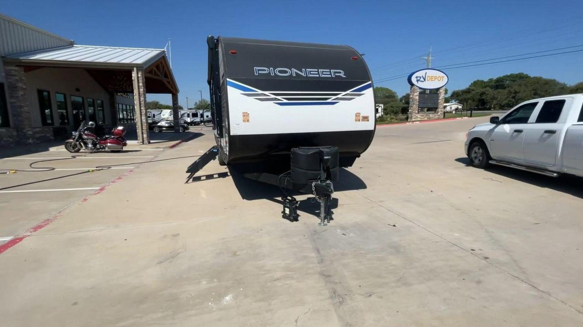 2022 HEARTLAND PIONEER QB300 (5SFPB3521NE) , Length: 35 ft. | Dry Weight: 6,896 lbs. | Gross Weight: 9,000 lbs. | Slides: 1 transmission, located at 4319 N Main St, Cleburne, TX, 76033, (817) 678-5133, 32.385960, -97.391212 - The 2022 Heartland Pioneer QB300 is a spacious and well-equipped travel trailer, perfect for family adventures. With a length of 35 feet, this model provides ample living space while maintaining a dry weight of 6,896 lbs. and a gross weight of 9,000 lbs. It includes 1 slide-out, optimizing interior - Photo#4