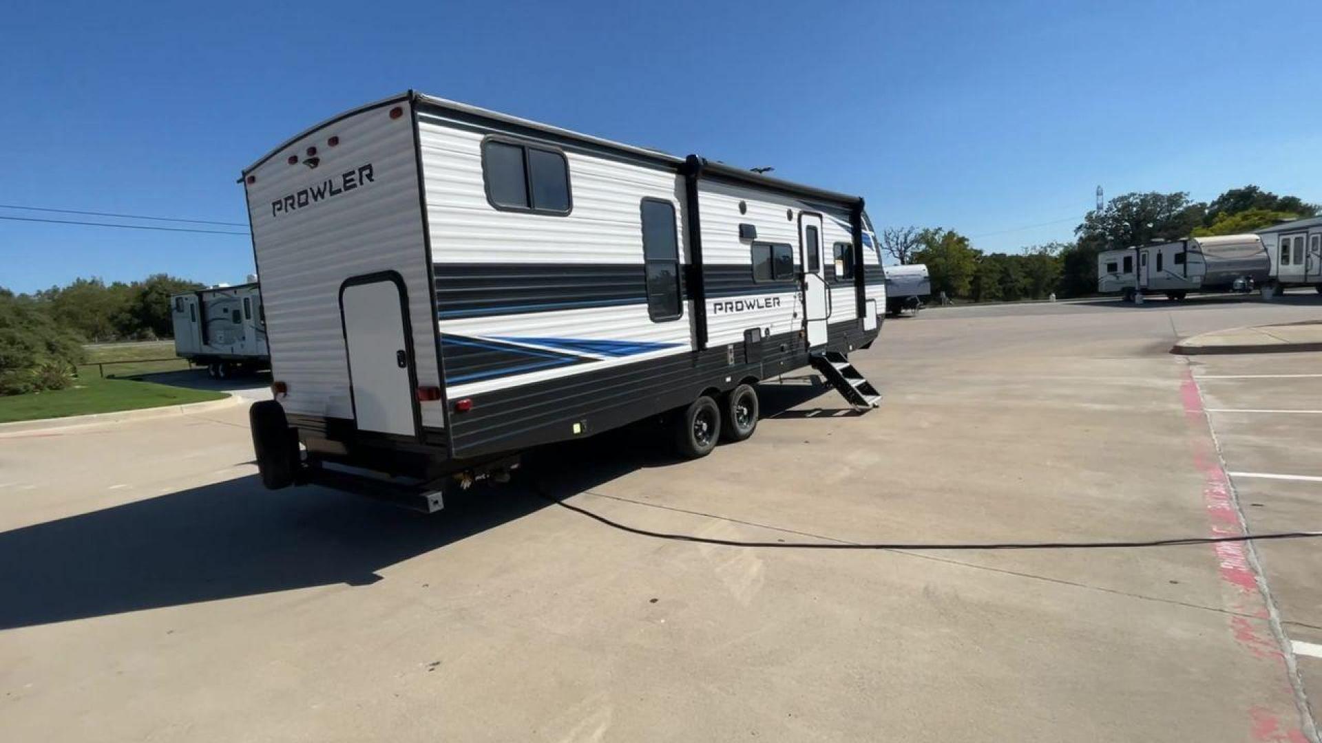 2022 HEARTLAND PROWLER 271BR (5SFPB3228NE) , Length: 31.8 ft. | Dry Weight: 6,570 lbs. | Gross Weight: 7,880 lbs. | Slides: 1 transmission, located at 4319 N Main St, Cleburne, TX, 76033, (817) 678-5133, 32.385960, -97.391212 - Photo#1