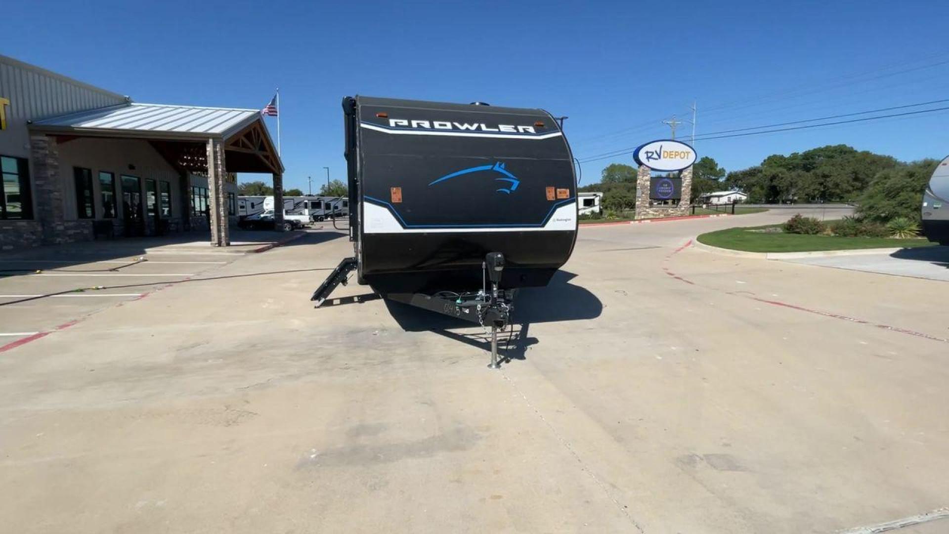 2022 HEARTLAND PROWLER 271BR (5SFPB3228NE) , Length: 31.8 ft. | Dry Weight: 6,570 lbs. | Gross Weight: 7,880 lbs. | Slides: 1 transmission, located at 4319 N Main St, Cleburne, TX, 76033, (817) 678-5133, 32.385960, -97.391212 - Photo#4