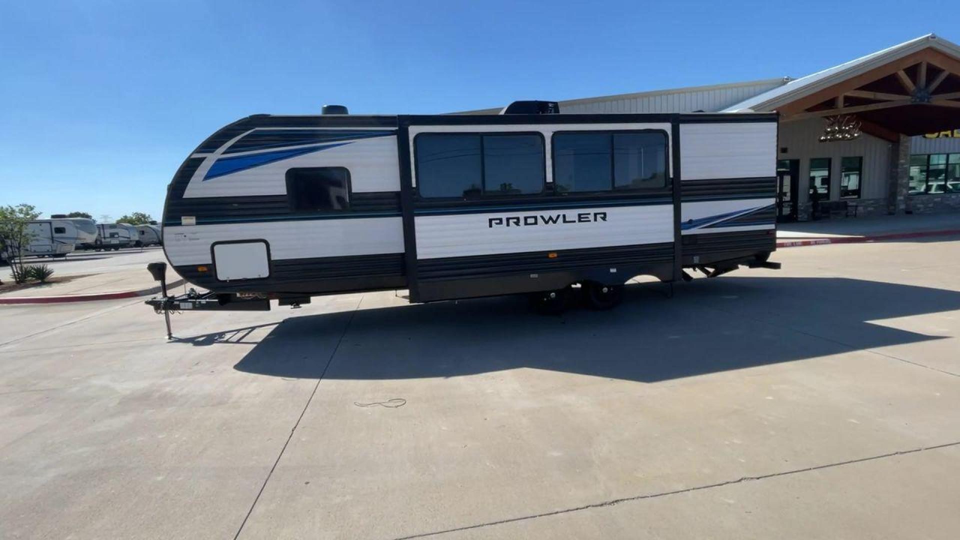 2022 HEARTLAND PROWLER 271BR (5SFPB3228NE) , Length: 31.8 ft. | Dry Weight: 6,570 lbs. | Gross Weight: 7,880 lbs. | Slides: 1 transmission, located at 4319 N Main St, Cleburne, TX, 76033, (817) 678-5133, 32.385960, -97.391212 - Photo#6