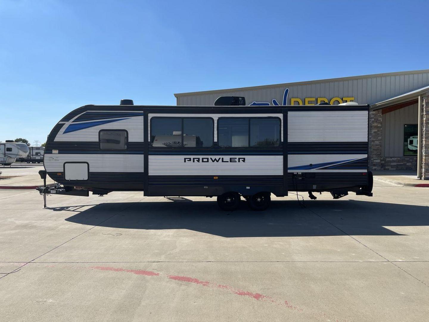 2022 HEARTLAND PROWLER 271BR (5SFPB3228NE) , Length: 31.8 ft. | Dry Weight: 6,570 lbs. | Gross Weight: 7,880 lbs. | Slides: 1 transmission, located at 4319 N Main St, Cleburne, TX, 76033, (817) 678-5133, 32.385960, -97.391212 - Photo#24