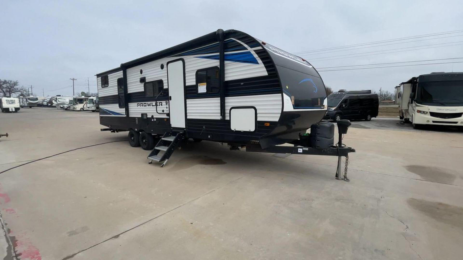 2022 HEARTLAND PROWLER 271BR (5SFPB3220NE) , located at 4319 N Main St, Cleburne, TX, 76033, (817) 678-5133, 32.385960, -97.391212 - Photo#3