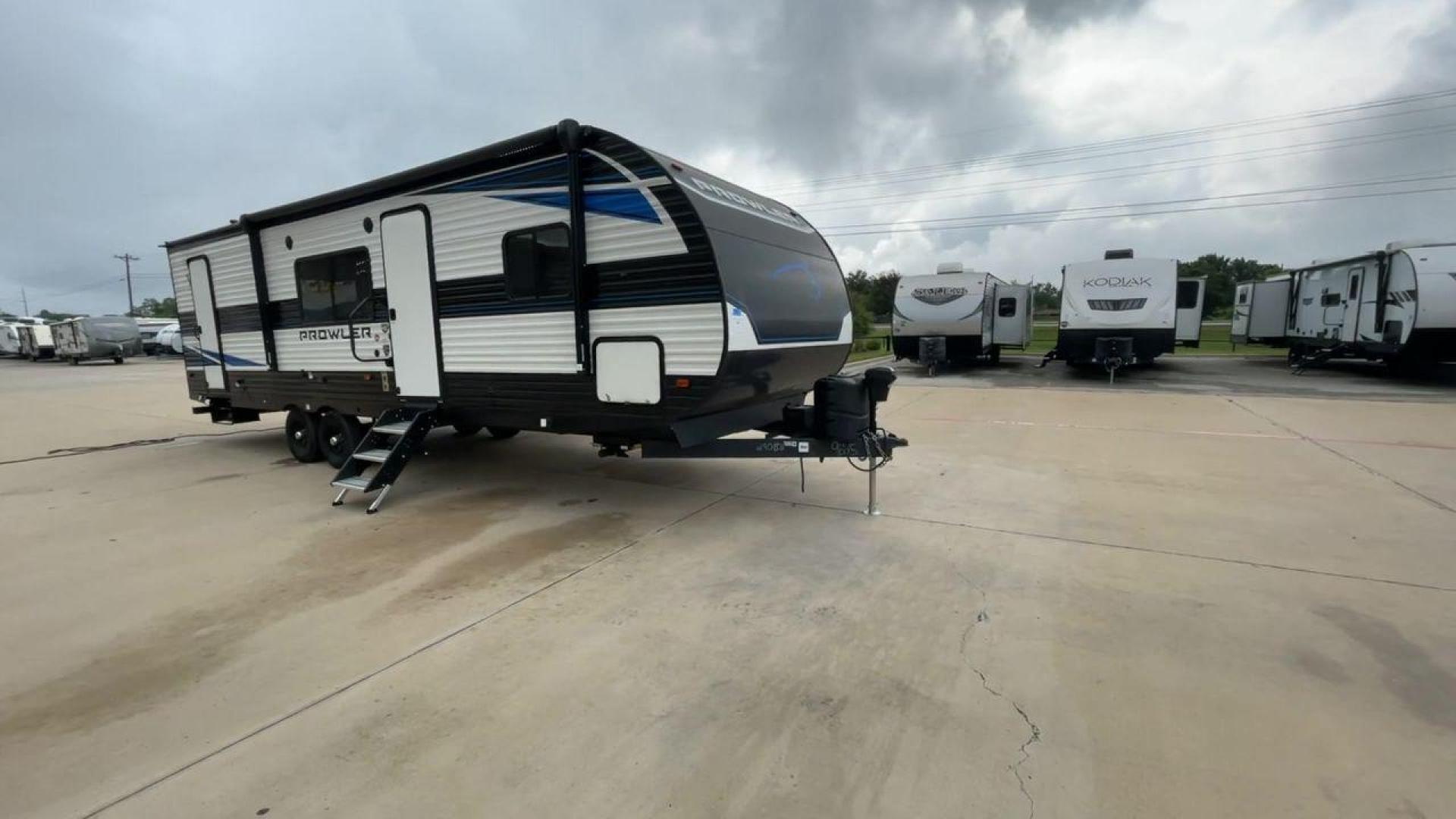 2022 HEARTLAND PROWLER 290BH (5SFPB3420NE) , located at 4319 N Main St, Cleburne, TX, 76033, (817) 678-5133, 32.385960, -97.391212 - Photo#3