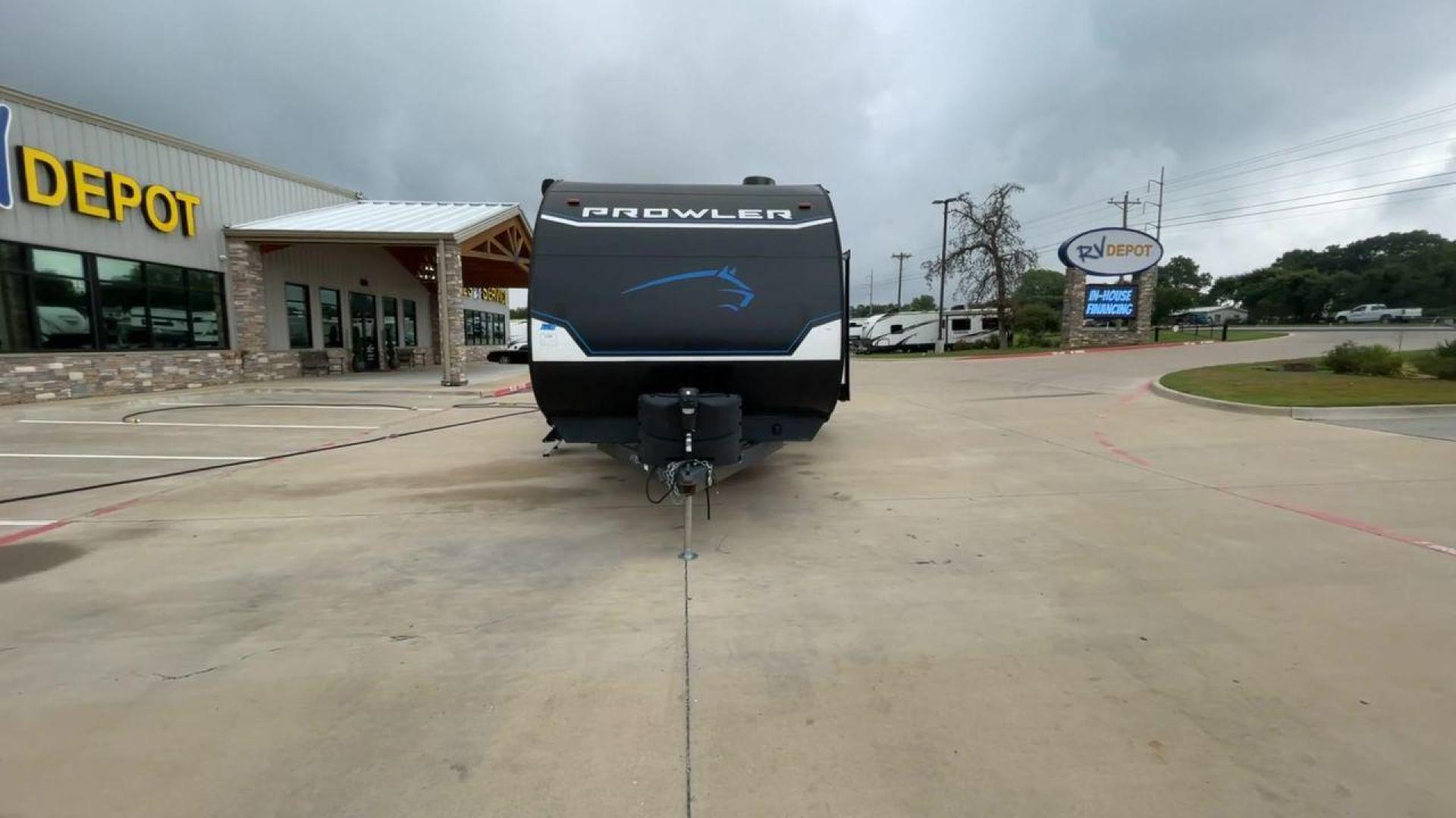 2022 HEARTLAND PROWLER 290BH (5SFPB3420NE) , located at 4319 N Main St, Cleburne, TX, 76033, (817) 678-5133, 32.385960, -97.391212 - Photo#4