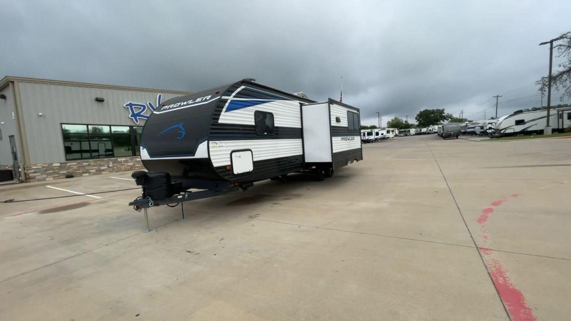 2022 HEARTLAND PROWLER 290BH (5SFPB3420NE) , located at 4319 N Main St, Cleburne, TX, 76033, (817) 678-5133, 32.385960, -97.391212 - Photo#5