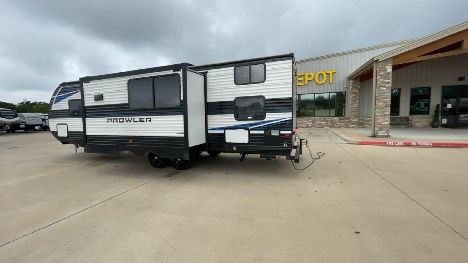 2022 HEARTLAND PROWLER 290BH (5SFPB3420NE) , located at 4319 N Main St, Cleburne, TX, 76033, (817) 678-5133, 32.385960, -97.391212 - Photo#7