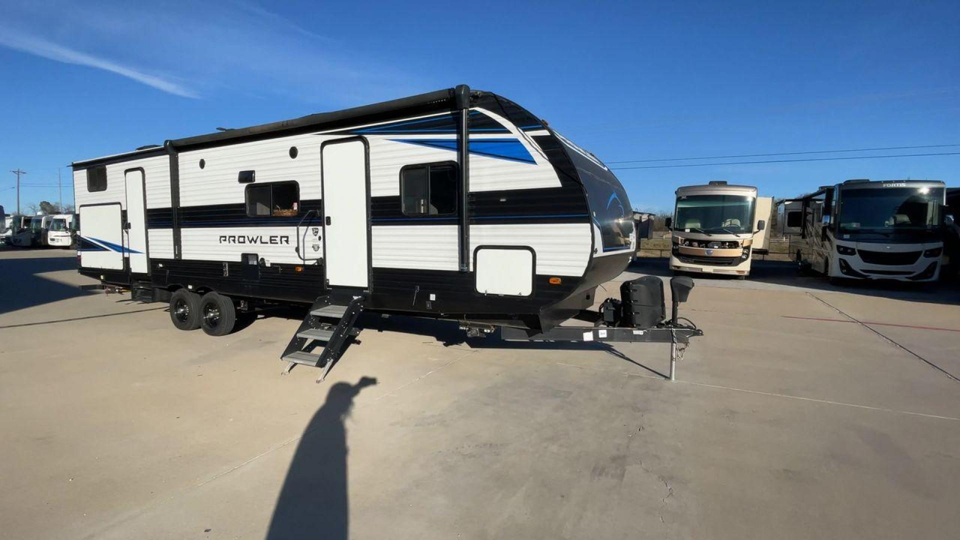 2022 HEARTLAND PROWLER 320BH (5SFPB3722NE) , Length: 36.7 ft. | Dry Weight: 7,980 lbs. | Gross Weight: 9,600 lbs. | Slides: 2 transmission, located at 4319 N Main St, Cleburne, TX, 76033, (817) 678-5133, 32.385960, -97.391212 - The 2022 Heartland Prowler 320BH is a spacious and family-oriented travel trailer, thoughtfully designed to provide comfort and convenience for your adventures. Measuring 36.7 ft. in length, 8.04 ft. in width, and 11.33 ft. in height, it offers plenty of room to accommodate large groups. With a dry - Photo#3