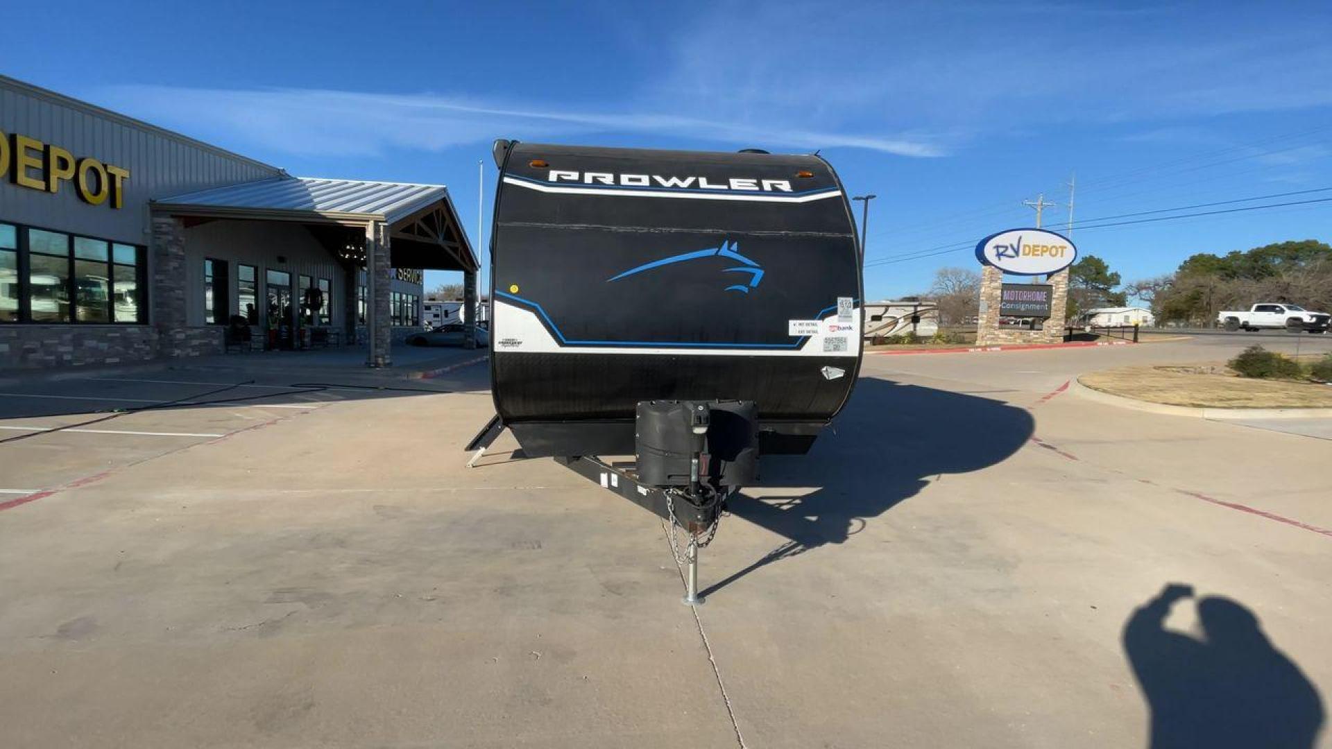 2022 HEARTLAND PROWLER 320BH (5SFPB3722NE) , Length: 36.7 ft. | Dry Weight: 7,980 lbs. | Gross Weight: 9,600 lbs. | Slides: 2 transmission, located at 4319 N Main St, Cleburne, TX, 76033, (817) 678-5133, 32.385960, -97.391212 - The 2022 Heartland Prowler 320BH is a spacious and family-oriented travel trailer, thoughtfully designed to provide comfort and convenience for your adventures. Measuring 36.7 ft. in length, 8.04 ft. in width, and 11.33 ft. in height, it offers plenty of room to accommodate large groups. With a dry - Photo#4