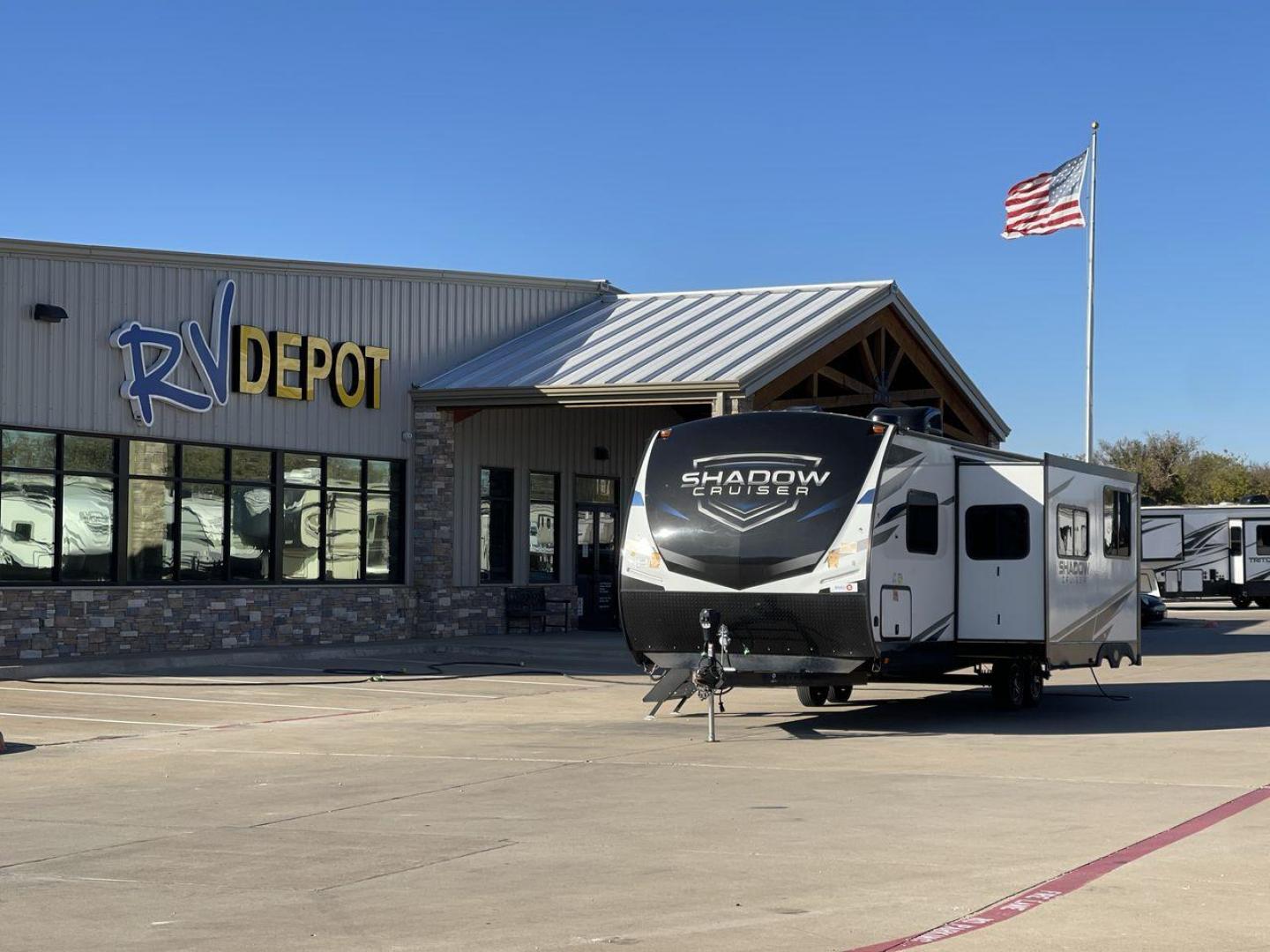 2022 HEARTLAND SHADOW CRUISER 280QB (5RXDB3228NN) , Length: 31.92 ft. | Dry Weight: 6,288 lbs. | Gross Weight: 7,816 lbs. | Slides: 1 transmission, located at 4319 N Main St, Cleburne, TX, 76033, (817) 678-5133, 32.385960, -97.391212 - The 2022 Heartland Shadow Cruiser 280QB is a travel trailer designed with families in mind, offering a functional layout, modern amenities, and ample sleeping accommodations. Its lightweight design makes it easier to tow while still providing the space and features needed for memorable adventures. T - Photo#0