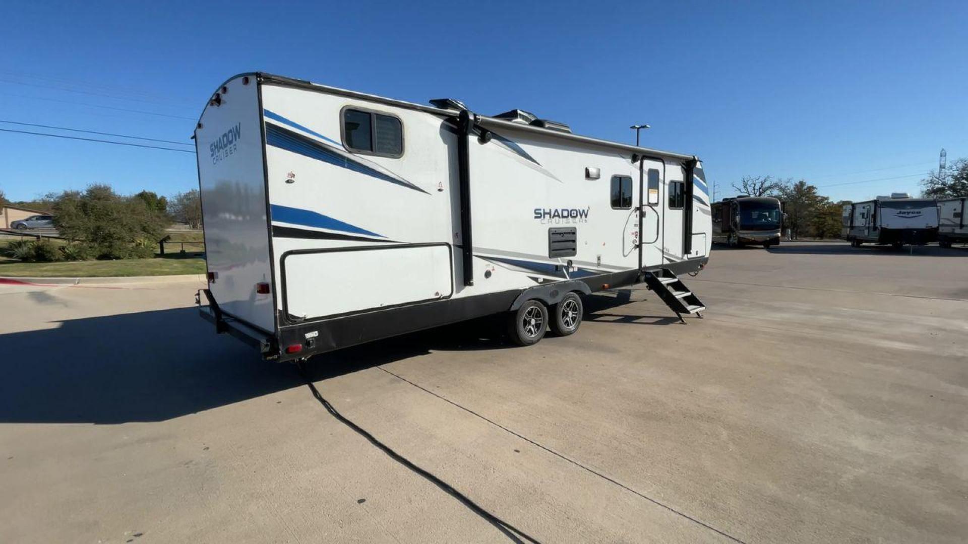 2022 HEARTLAND SHADOW CRUISER 280QB (5RXDB3228NN) , Length: 31.92 ft. | Dry Weight: 6,288 lbs. | Gross Weight: 7,816 lbs. | Slides: 1 transmission, located at 4319 N Main St, Cleburne, TX, 76033, (817) 678-5133, 32.385960, -97.391212 - The 2022 Heartland Shadow Cruiser 280QB is a travel trailer designed with families in mind, offering a functional layout, modern amenities, and ample sleeping accommodations. Its lightweight design makes it easier to tow while still providing the space and features needed for memorable adventures. T - Photo#1