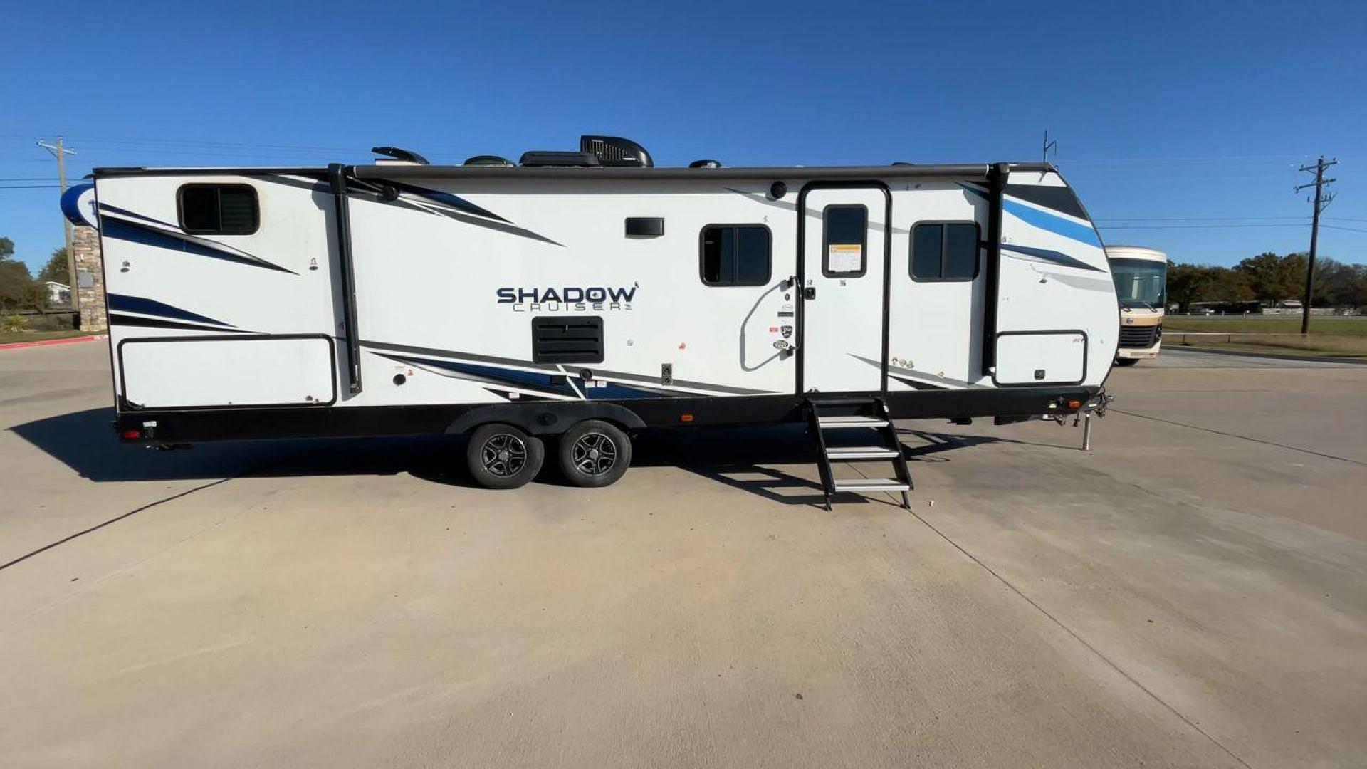 2022 HEARTLAND SHADOW CRUISER 280QB (5RXDB3228NN) , Length: 31.92 ft. | Dry Weight: 6,288 lbs. | Gross Weight: 7,816 lbs. | Slides: 1 transmission, located at 4319 N Main St, Cleburne, TX, 76033, (817) 678-5133, 32.385960, -97.391212 - The 2022 Heartland Shadow Cruiser 280QB is a travel trailer designed with families in mind, offering a functional layout, modern amenities, and ample sleeping accommodations. Its lightweight design makes it easier to tow while still providing the space and features needed for memorable adventures. T - Photo#2