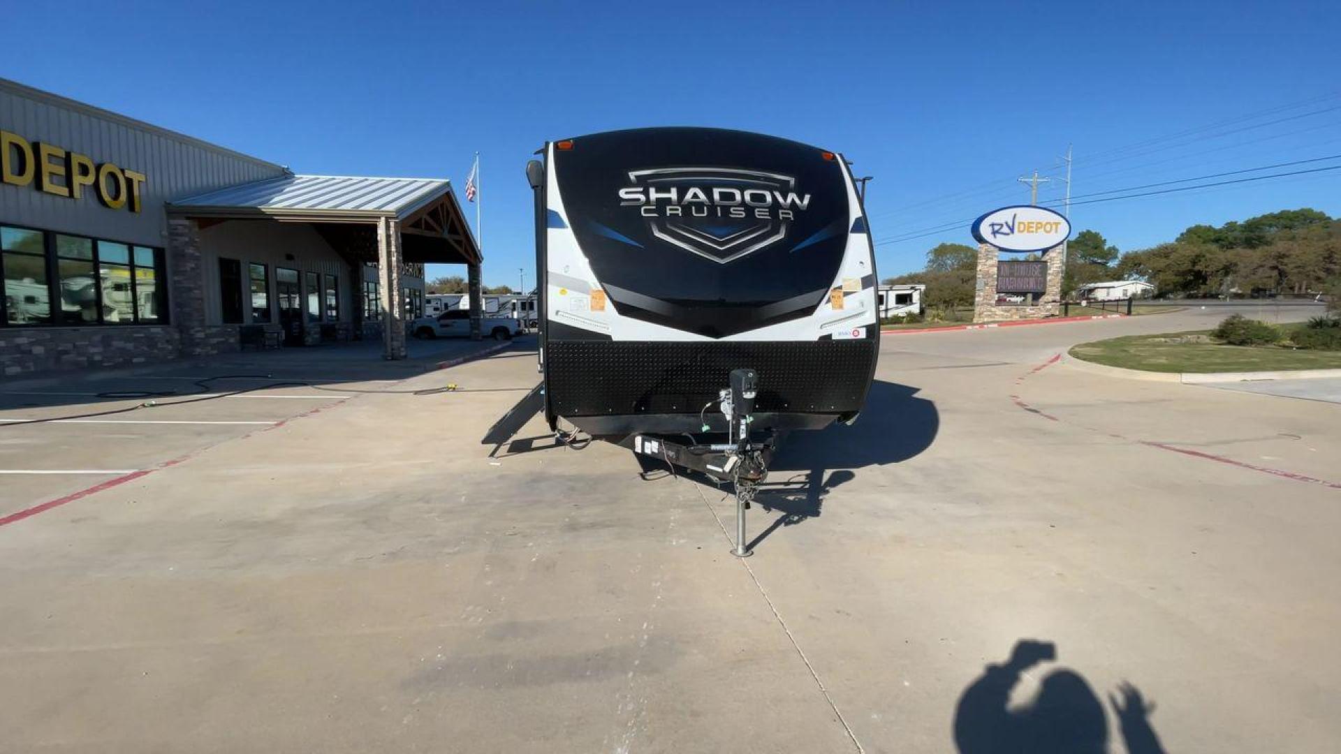 2022 HEARTLAND SHADOW CRUISER 280QB (5RXDB3228NN) , Length: 31.92 ft. | Dry Weight: 6,288 lbs. | Gross Weight: 7,816 lbs. | Slides: 1 transmission, located at 4319 N Main St, Cleburne, TX, 76033, (817) 678-5133, 32.385960, -97.391212 - The 2022 Heartland Shadow Cruiser 280QB is a travel trailer designed with families in mind, offering a functional layout, modern amenities, and ample sleeping accommodations. Its lightweight design makes it easier to tow while still providing the space and features needed for memorable adventures. T - Photo#4