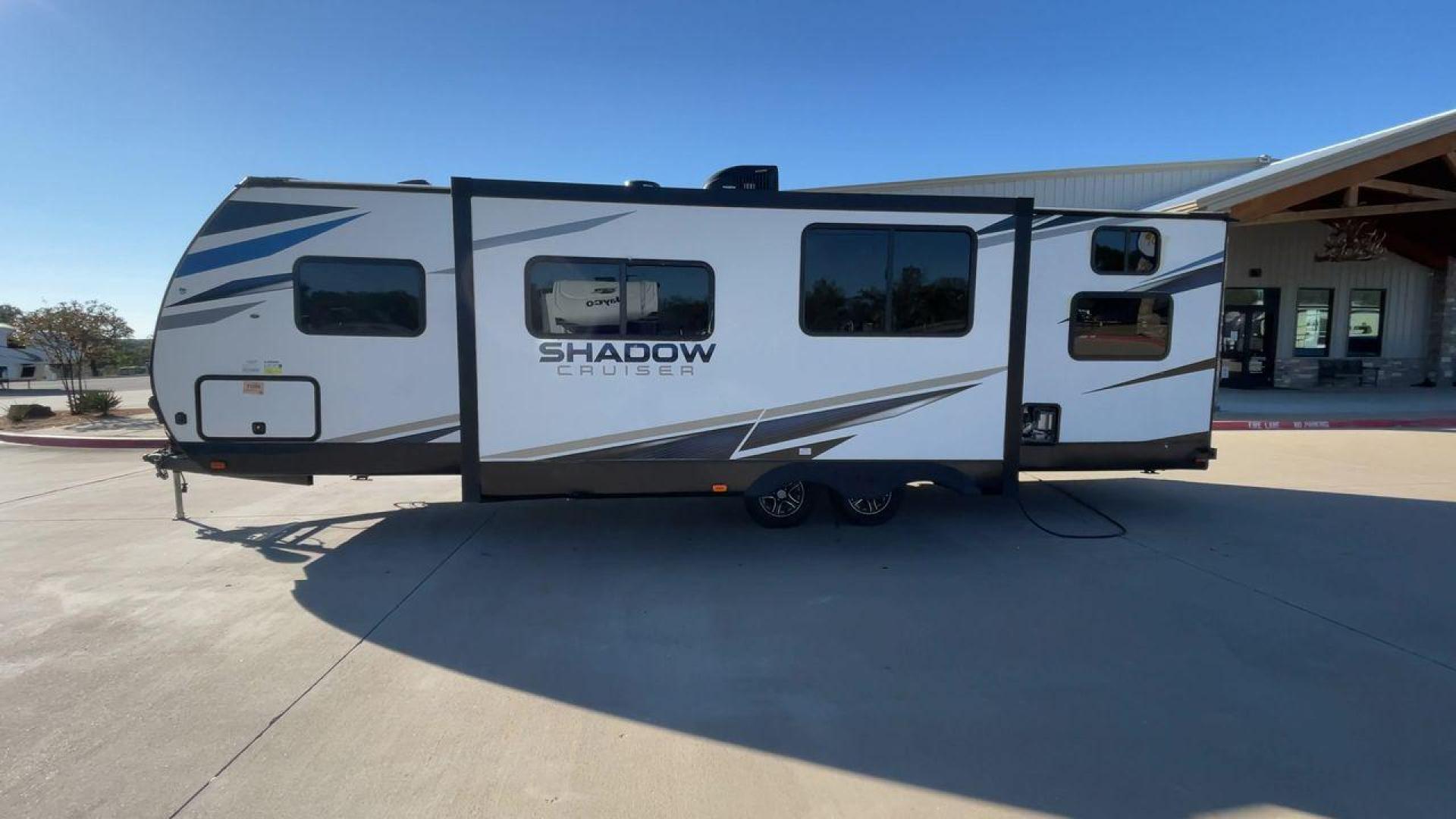 2022 HEARTLAND SHADOW CRUISER 280QB (5RXDB3228NN) , Length: 31.92 ft. | Dry Weight: 6,288 lbs. | Gross Weight: 7,816 lbs. | Slides: 1 transmission, located at 4319 N Main St, Cleburne, TX, 76033, (817) 678-5133, 32.385960, -97.391212 - The 2022 Heartland Shadow Cruiser 280QB is a travel trailer designed with families in mind, offering a functional layout, modern amenities, and ample sleeping accommodations. Its lightweight design makes it easier to tow while still providing the space and features needed for memorable adventures. T - Photo#6