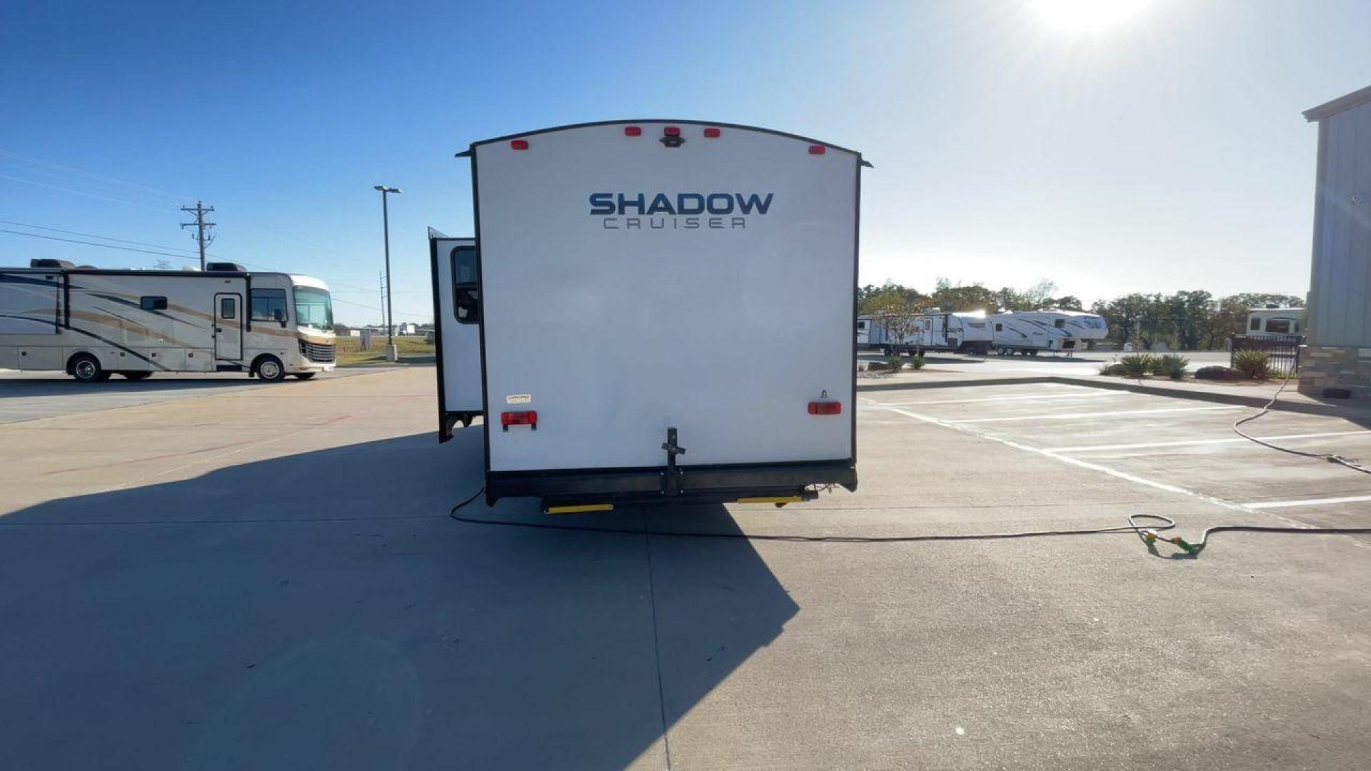 2022 HEARTLAND SHADOW CRUISER 280QB (5RXDB3228NN) , Length: 31.92 ft. | Dry Weight: 6,288 lbs. | Gross Weight: 7,816 lbs. | Slides: 1 transmission, located at 4319 N Main St, Cleburne, TX, 76033, (817) 678-5133, 32.385960, -97.391212 - The 2022 Heartland Shadow Cruiser 280QB is a travel trailer designed with families in mind, offering a functional layout, modern amenities, and ample sleeping accommodations. Its lightweight design makes it easier to tow while still providing the space and features needed for memorable adventures. T - Photo#8