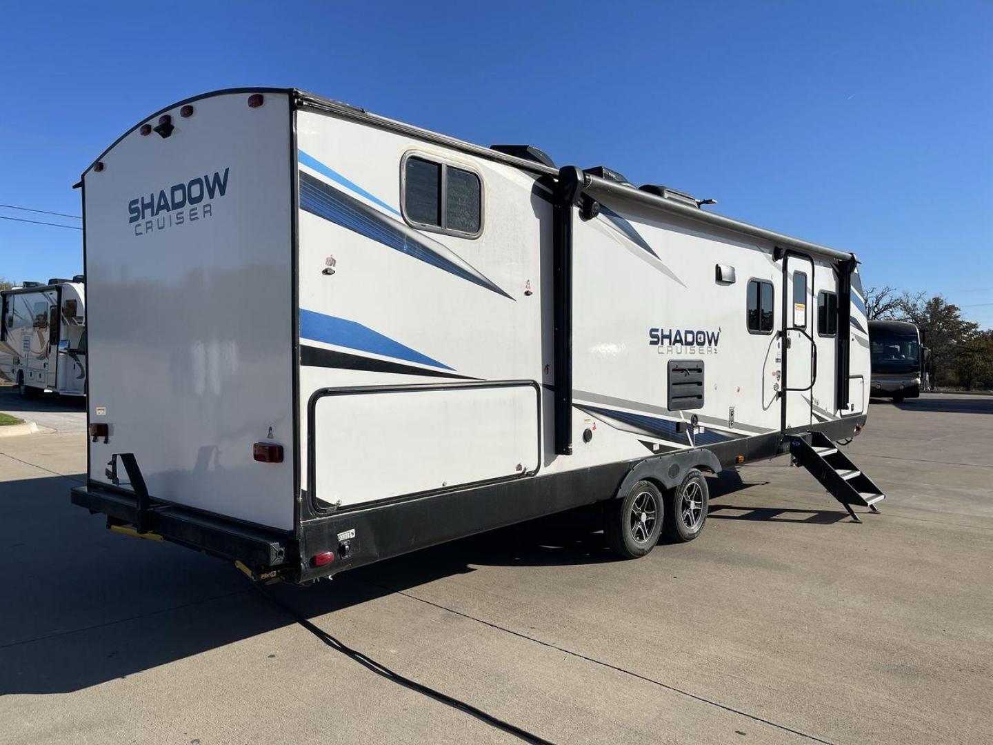 2022 HEARTLAND SHADOW CRUISER 280QB (5RXDB3228NN) , Length: 31.92 ft. | Dry Weight: 6,288 lbs. | Gross Weight: 7,816 lbs. | Slides: 1 transmission, located at 4319 N Main St, Cleburne, TX, 76033, (817) 678-5133, 32.385960, -97.391212 - The 2022 Heartland Shadow Cruiser 280QB is a travel trailer designed with families in mind, offering a functional layout, modern amenities, and ample sleeping accommodations. Its lightweight design makes it easier to tow while still providing the space and features needed for memorable adventures. T - Photo#25