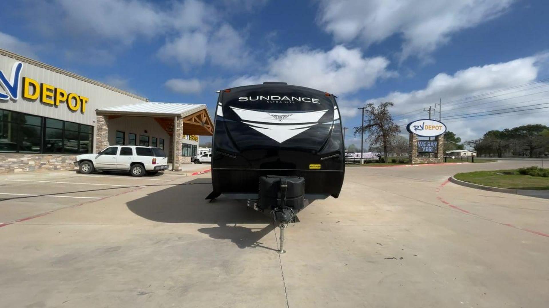 2022 HEARTLAND SUNDANCE 265BH (5SFSB3129NE) , located at 4319 N Main St, Cleburne, TX, 76033, (817) 678-5133, 32.385960, -97.391212 - Photo#4