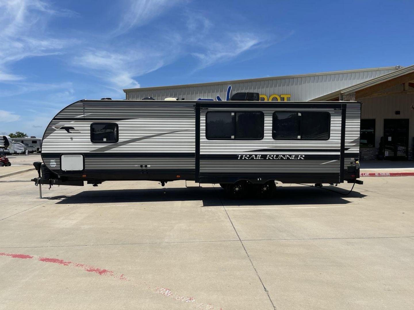 2022 HEARTLAND TRAIL RUNNER 27RKS (5SFEB3422NE) , located at 4319 N Main St, Cleburne, TX, 76033, (817) 678-5133, 32.385960, -97.391212 - Photo#23