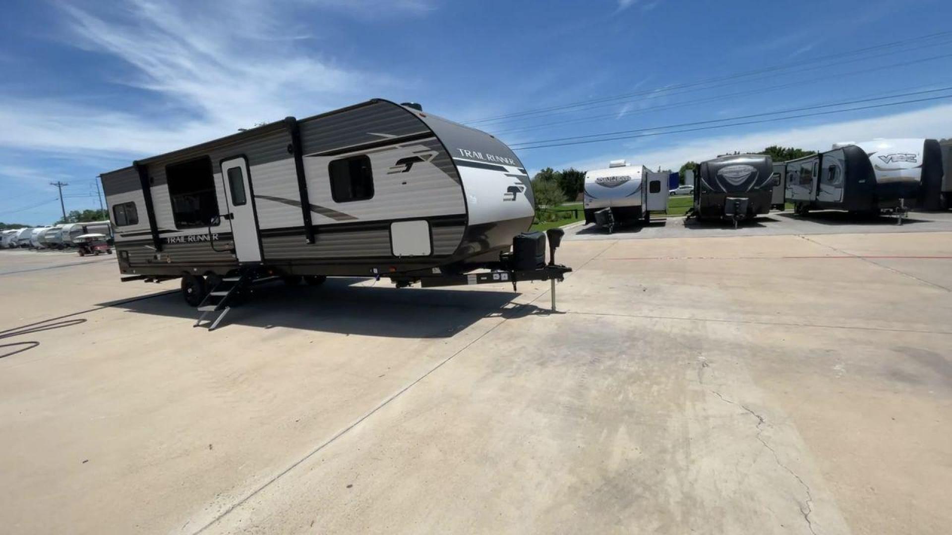 2022 HEARTLAND TRAIL RUNNER 27RKS (5SFEB3422NE) , located at 4319 N Main St, Cleburne, TX, 76033, (817) 678-5133, 32.385960, -97.391212 - Photo#3