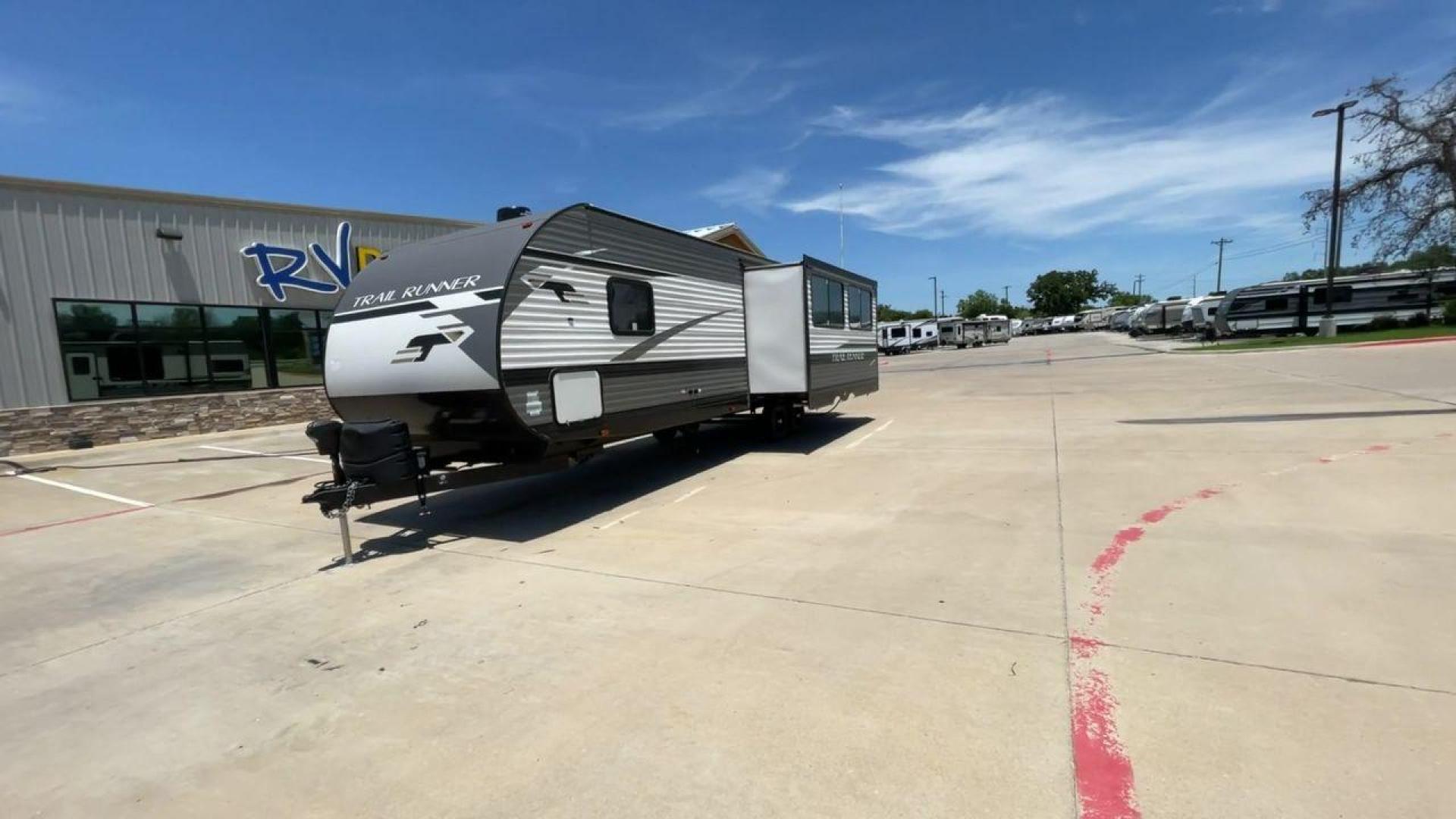 2022 HEARTLAND TRAIL RUNNER 27RKS (5SFEB3422NE) , located at 4319 N Main St, Cleburne, TX, 76033, (817) 678-5133, 32.385960, -97.391212 - Photo#5