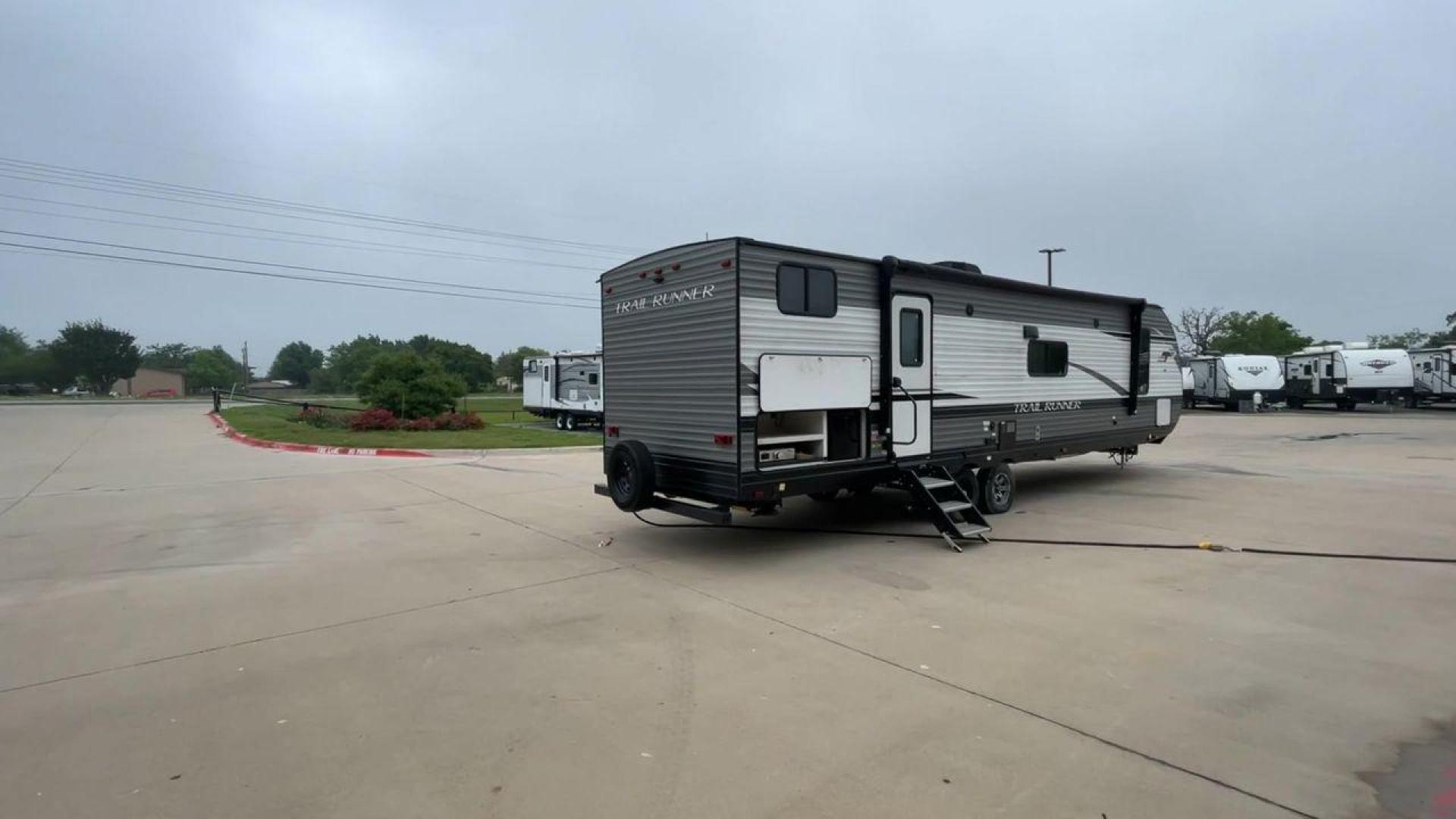 2022 HEARTLAND TRAIL RUNNER 31DB (5SFEB3724NE) , Length: 36.92 ft. | Dry Weight: 7,040 lbs. | Gross Weight: 9,642 lbs. | Slides: 1 transmission, located at 4319 N Main St, Cleburne, TX, 76033, (817) 678-5133, 32.385960, -97.391212 - Photo#1