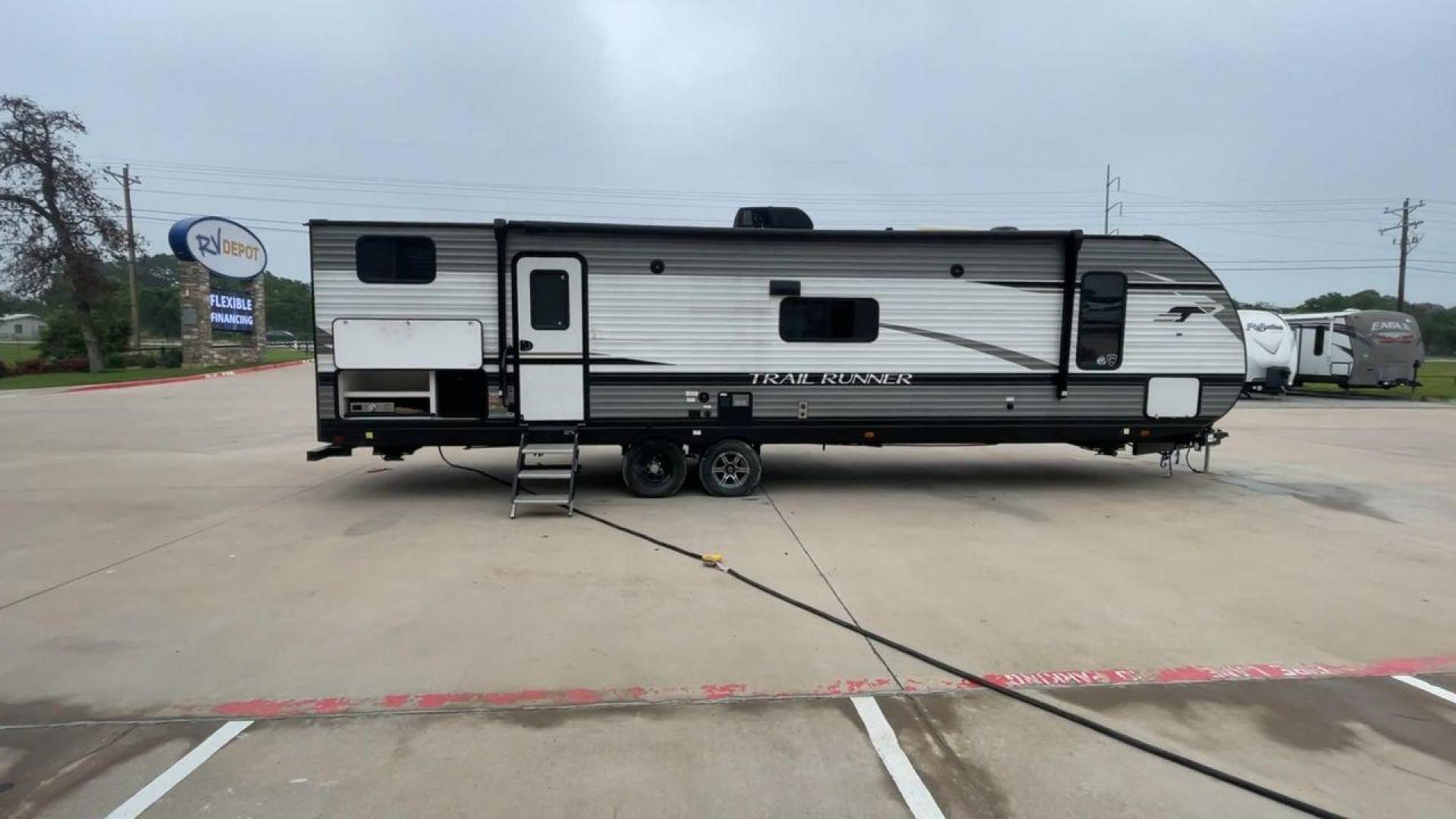 2022 HEARTLAND TRAIL RUNNER 31DB (5SFEB3724NE) , Length: 36.92 ft. | Dry Weight: 7,040 lbs. | Gross Weight: 9,642 lbs. | Slides: 1 transmission, located at 4319 N Main St, Cleburne, TX, 76033, (817) 678-5133, 32.385960, -97.391212 - Photo#2